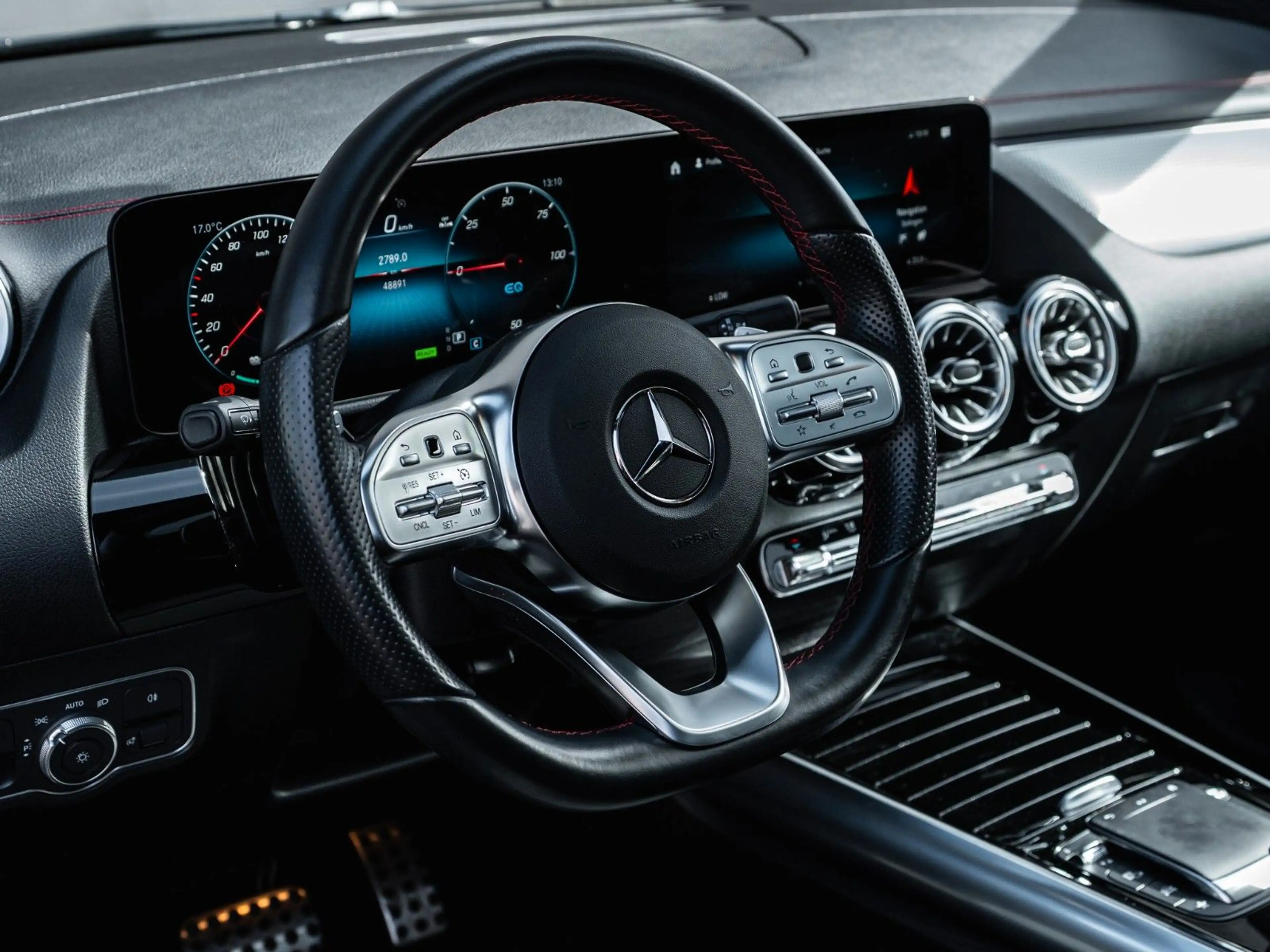 Mercedes-Benz EQA 250 AMG LINE Pano AHK GARNATIE 01/28 — photo 9