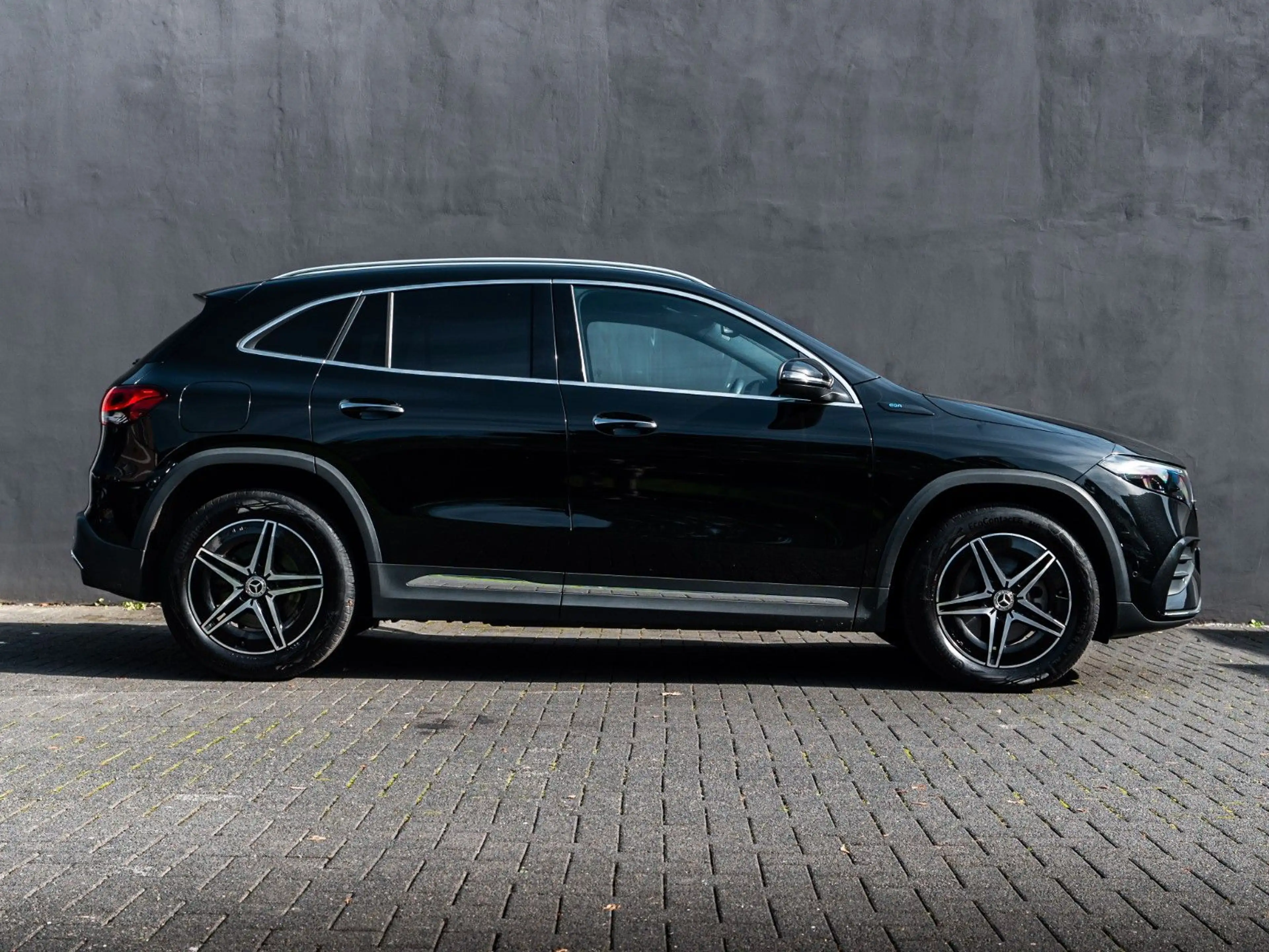 Mercedes-Benz EQA 250 AMG LINE Pano AHK GARNATIE 01/28 — photo 4