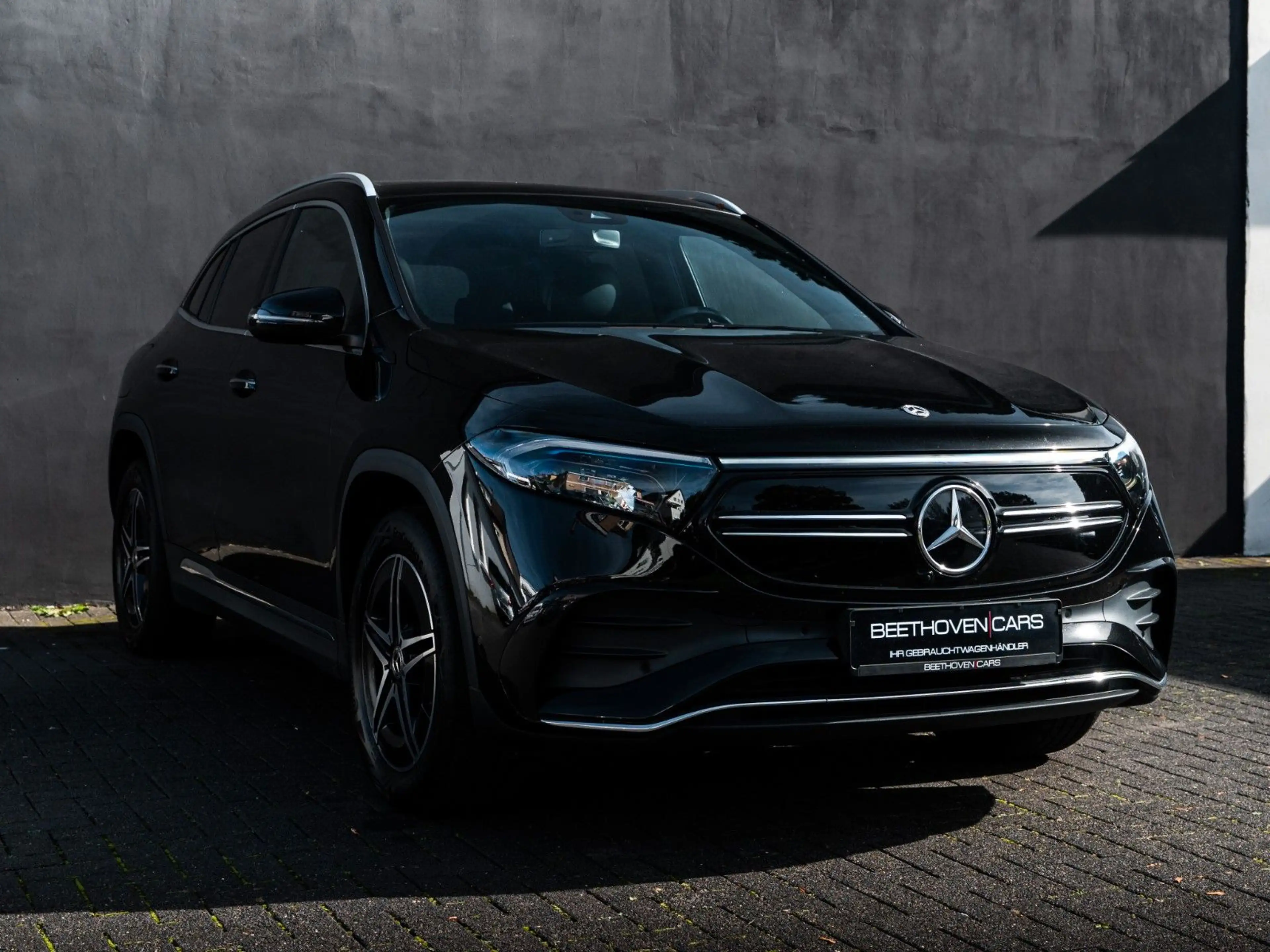 Mercedes-Benz EQA 250 AMG LINE Pano AHK GARNATIE 01/28 — photo 3