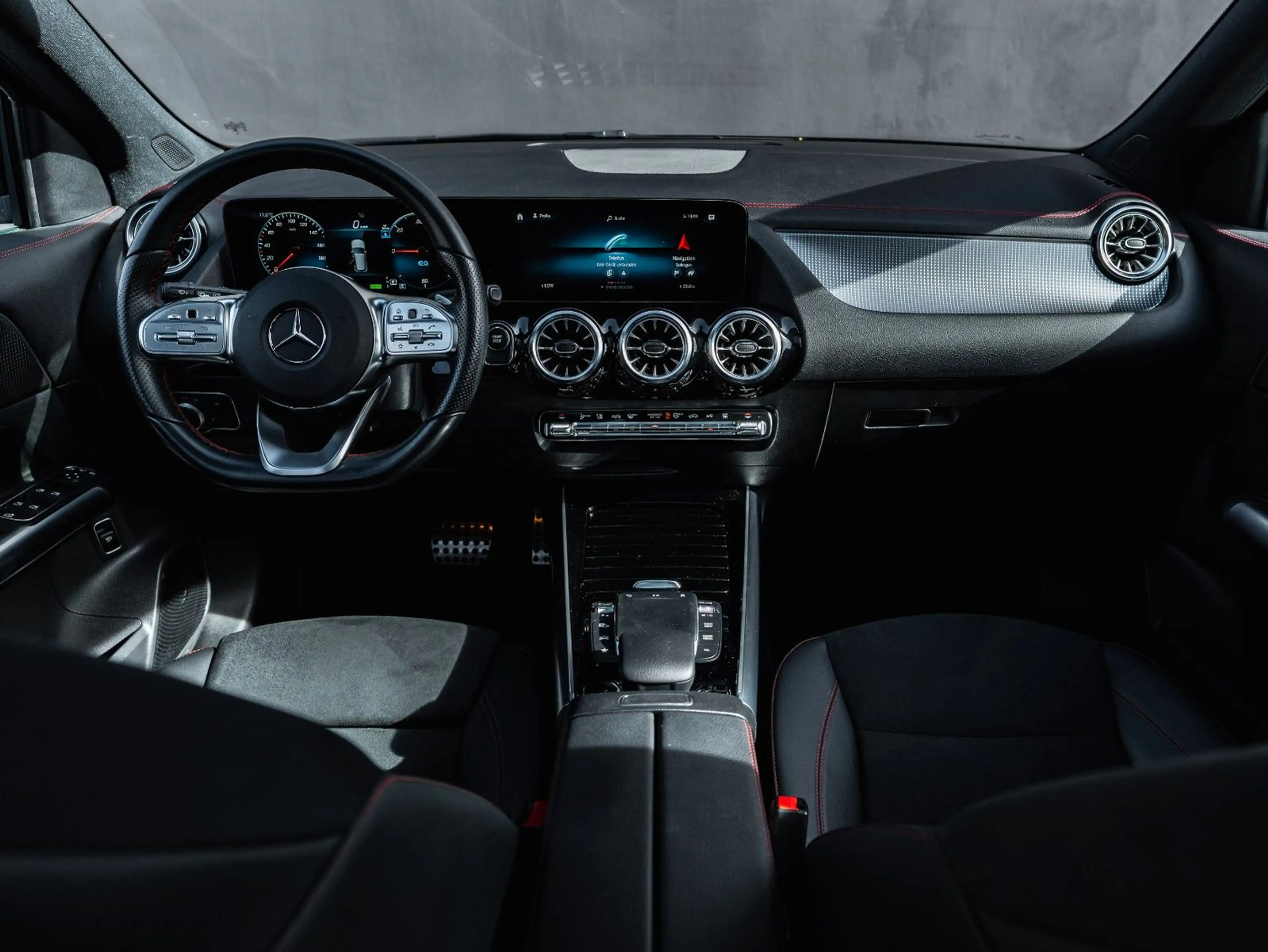 Mercedes-Benz EQA 250 AMG LINE Pano AHK GARNATIE 01/28 — photo 11