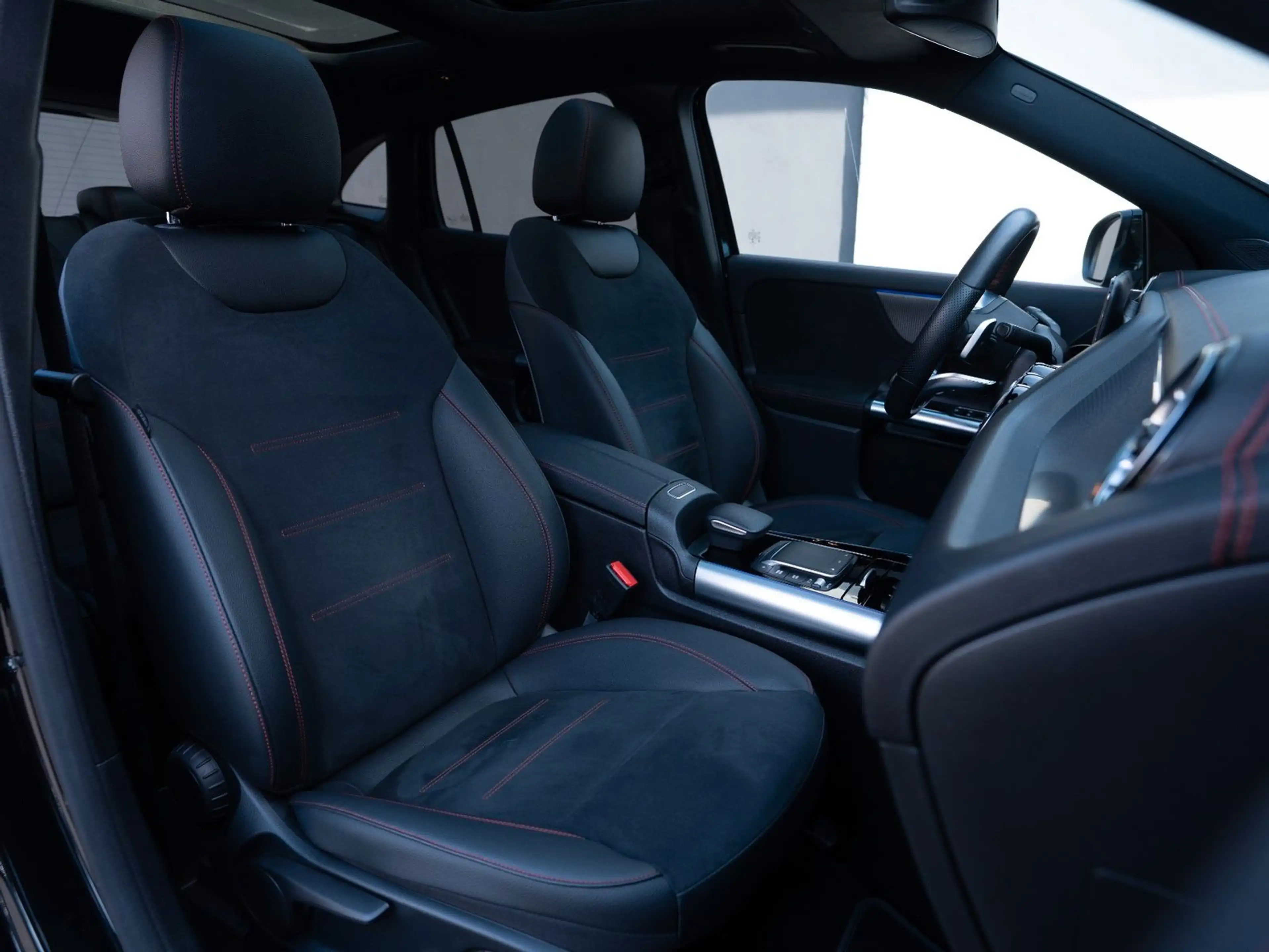 Mercedes-Benz EQA 250 AMG LINE Pano AHK GARNATIE 01/28 — photo 12
