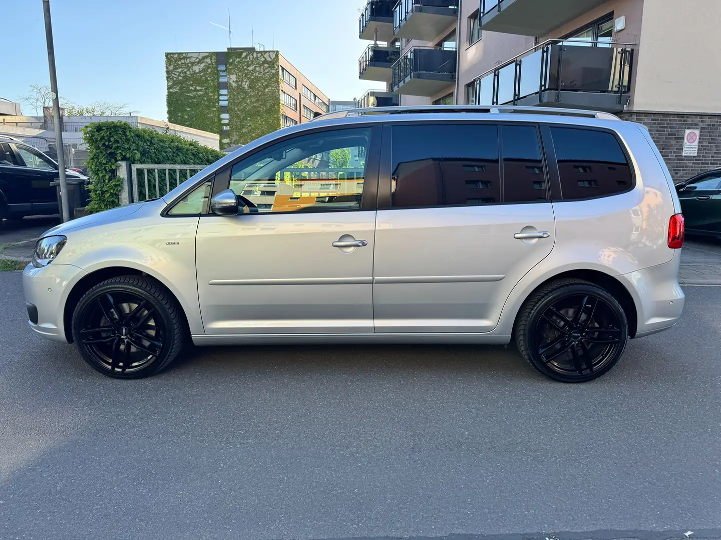 Volkswagen Touran 2.0 TDI DPF Life Automatik 7 Sitze Argent - 2