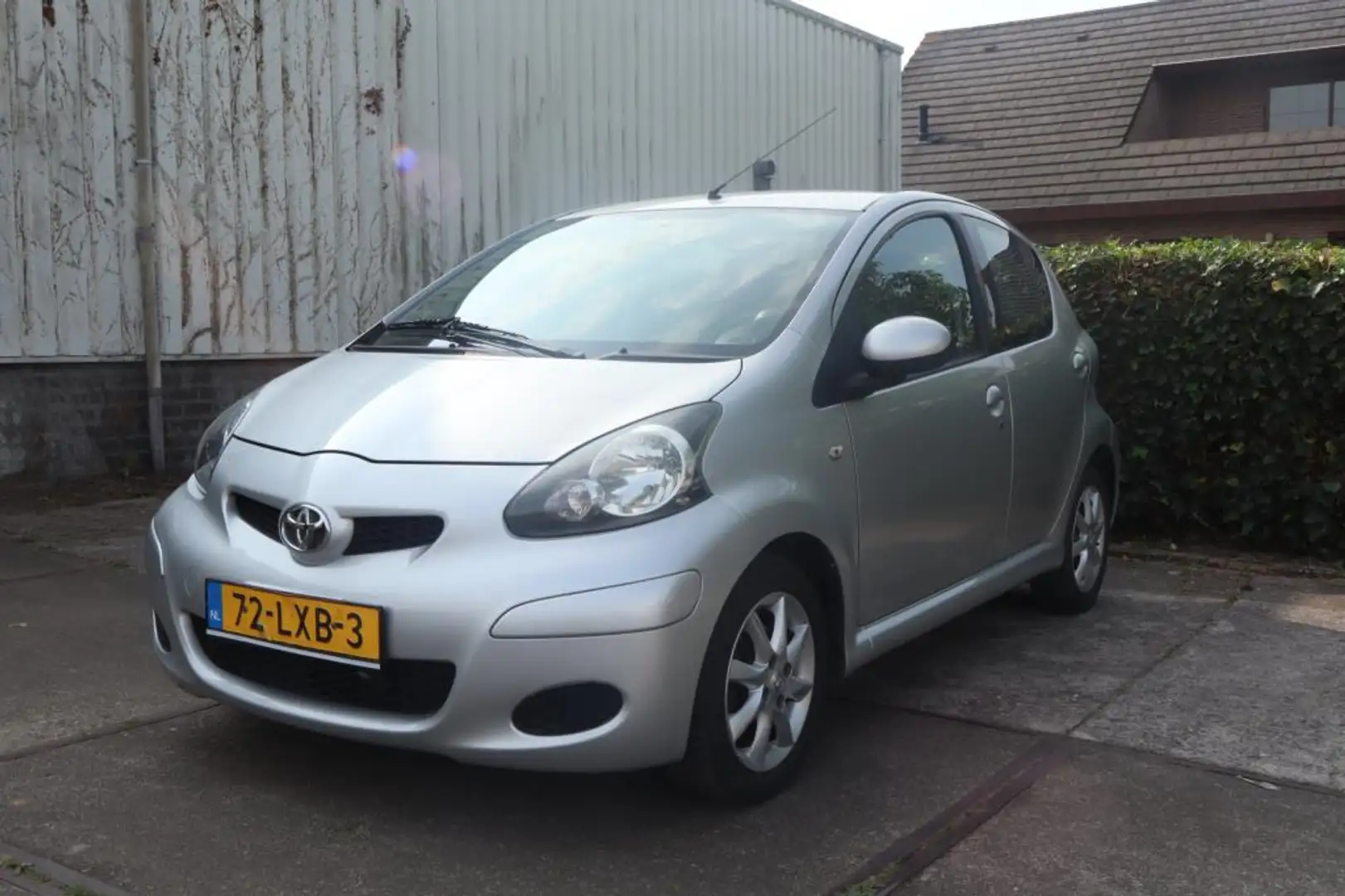 Toyota Aygo 116DKM | ZUINIG | ELEK-RAMEN | 5DRS |DEALER ONDERH Šedá - 2