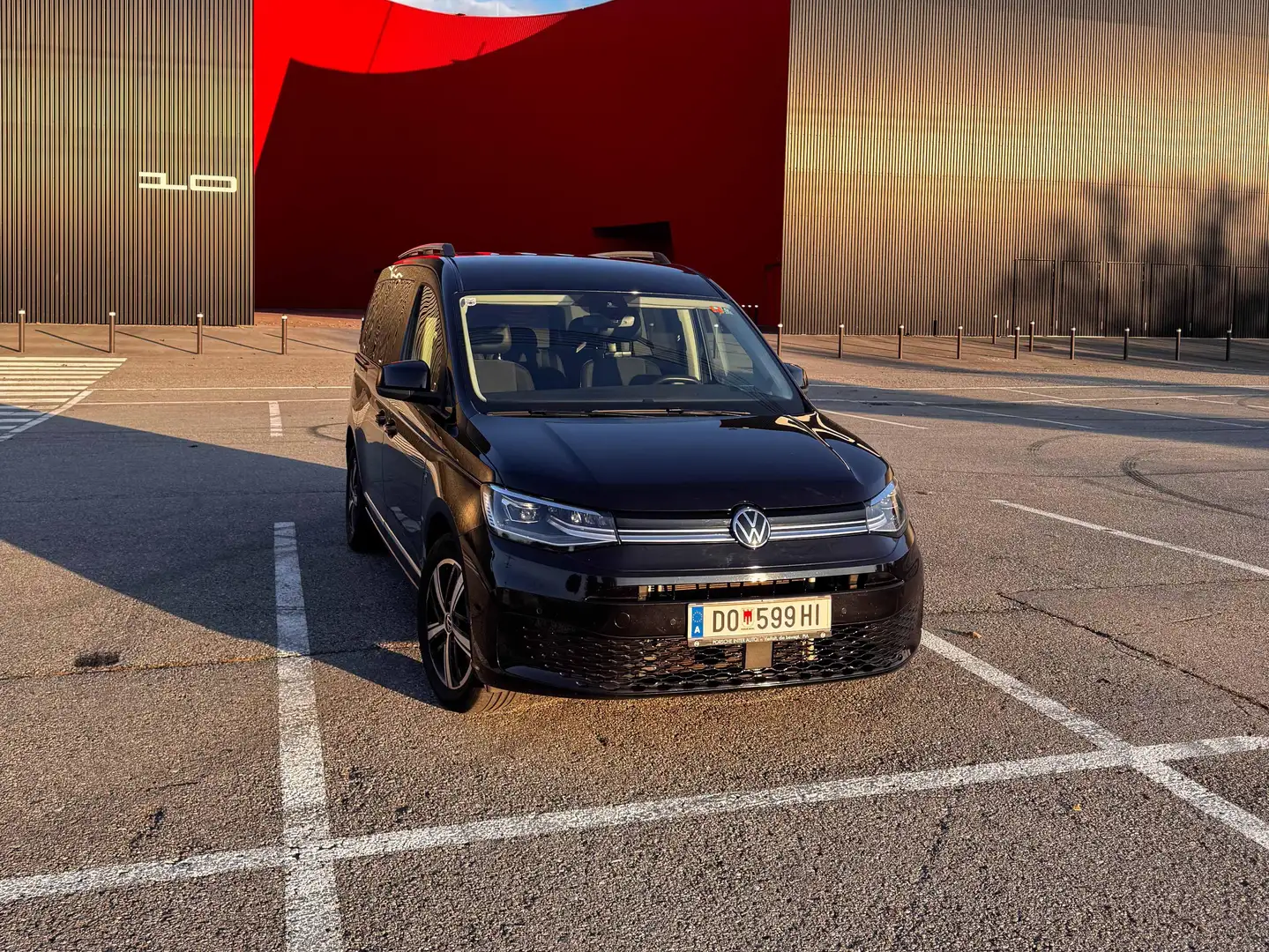 Volkswagen Caddy Caddy 2.0 TDI BMT (7-Si.) DSGStyle Maxi Schwarz - 1