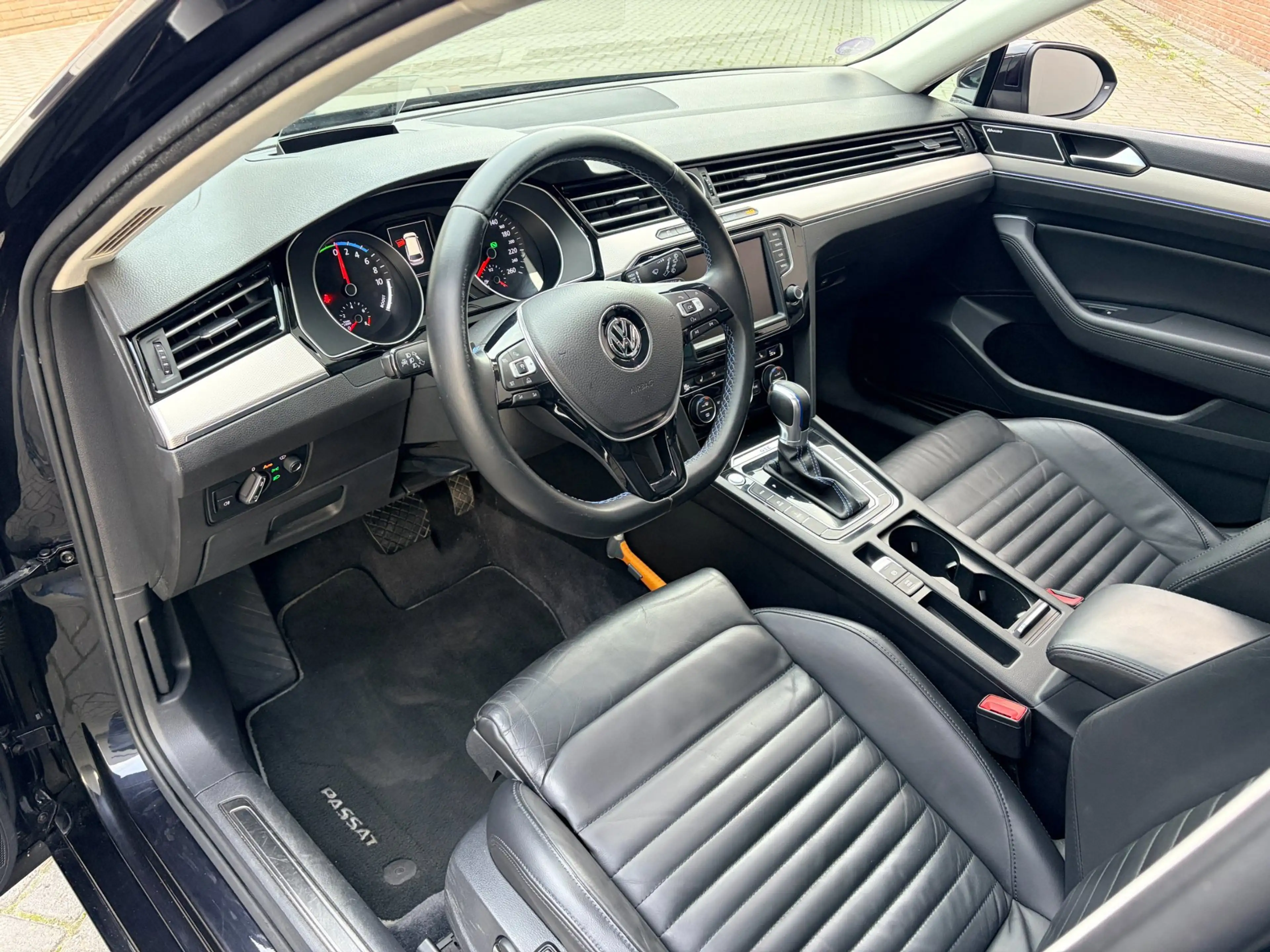 Volkswagen Passat Variant 1.4 TSI GTE Highline — photo 10