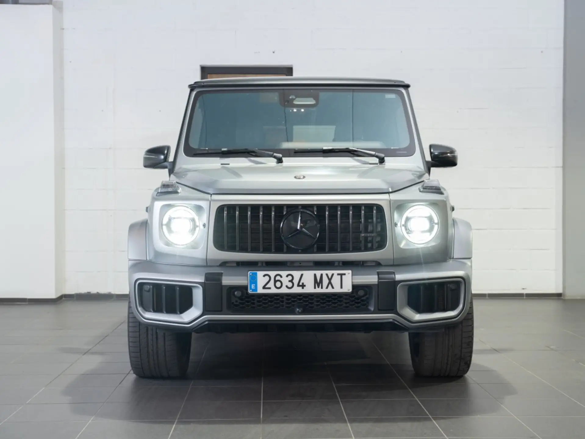 Mercedes-Benz G-Class G 63 AMG 2025 은색 사진 4