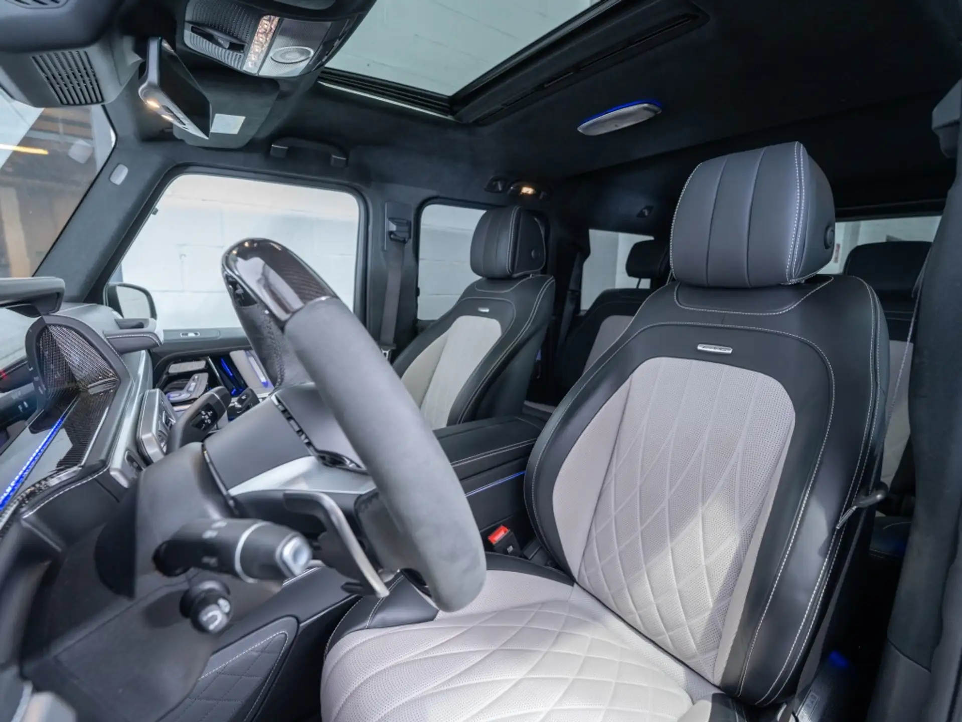 Mercedes-Benz G-Class G 63 AMG 2025 은색 사진 8
