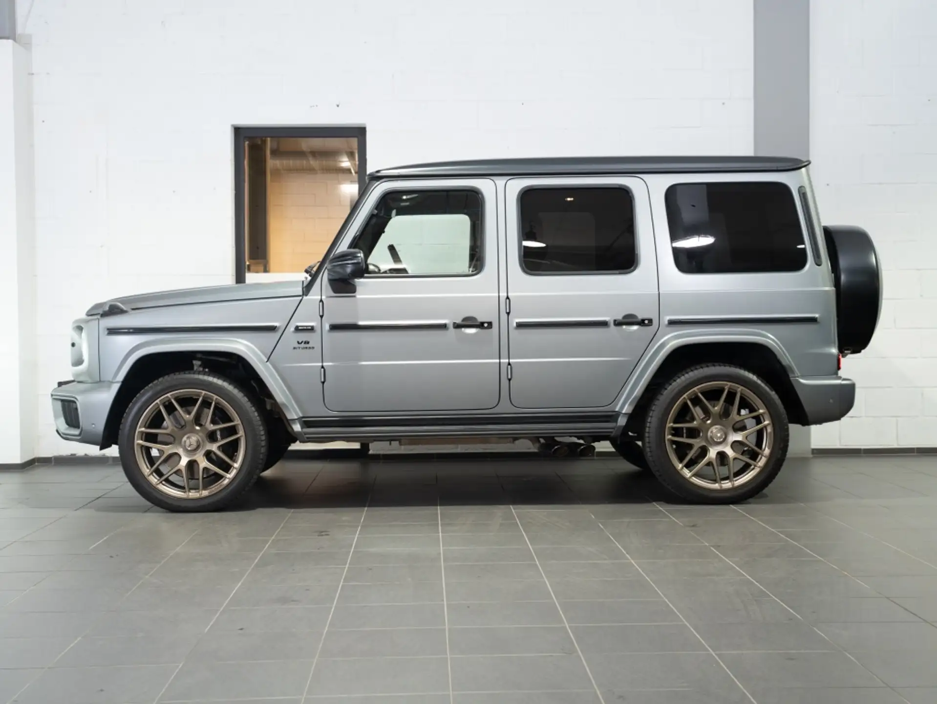 Mercedes-Benz G-Class G 63 AMG 2025 은색 사진 5