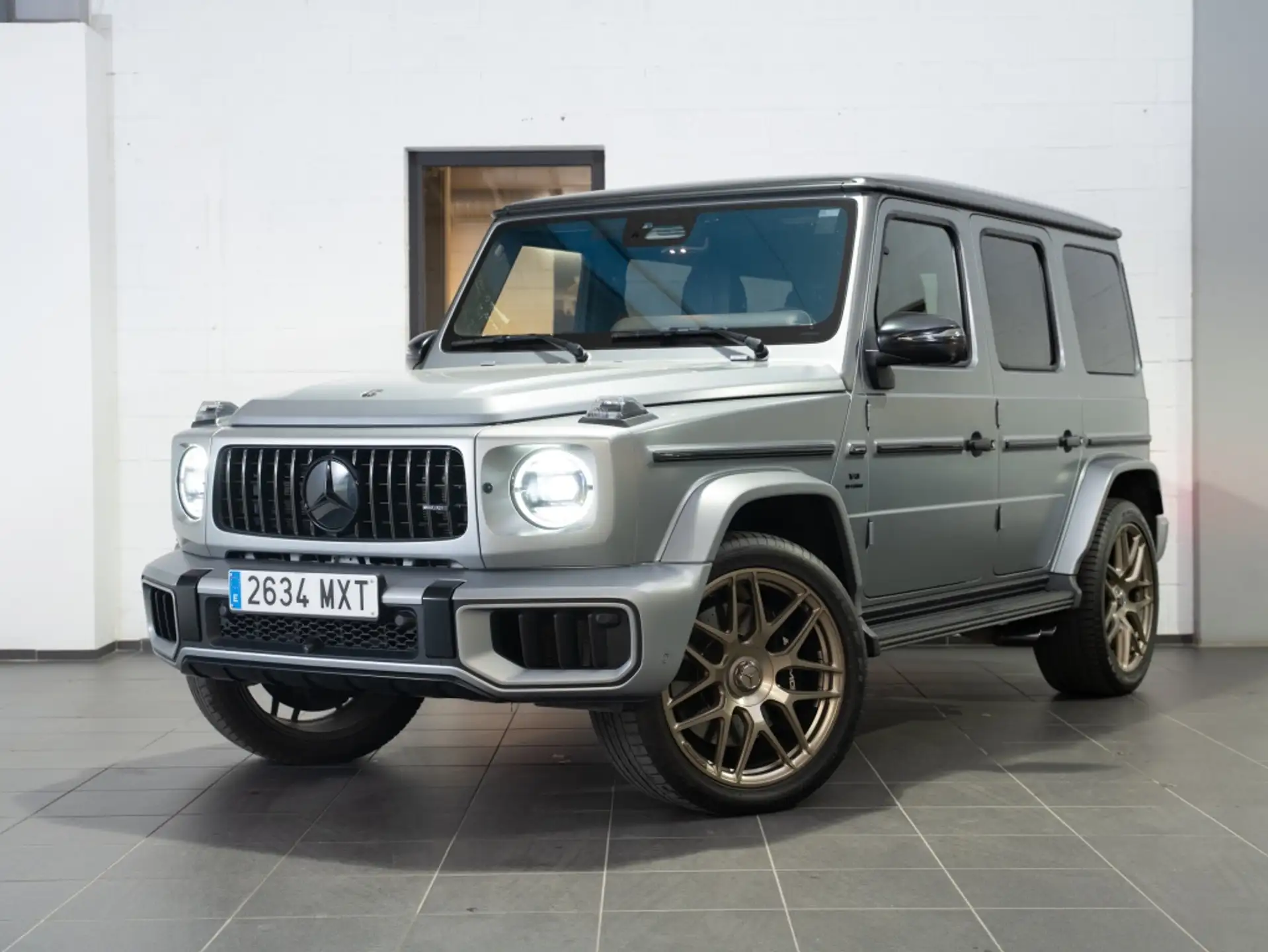 Mercedes-Benz G-Class G 63 AMG 2025 은색 사진 1