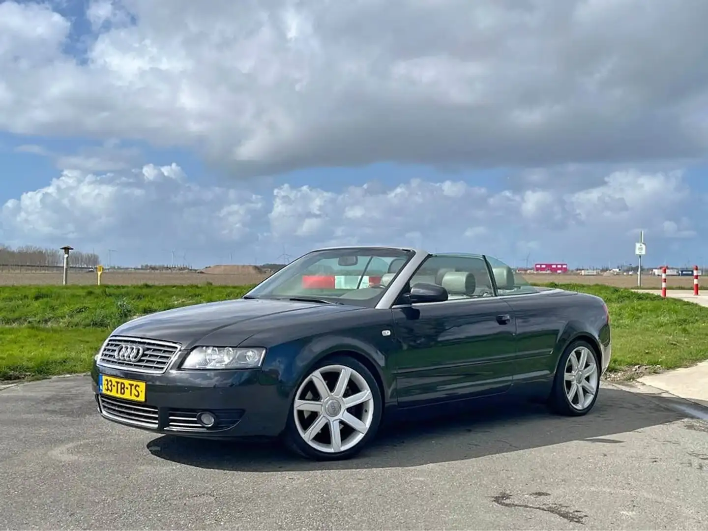 Audi V8 A4 2.4 V6 Exclusive Schwarz - 1