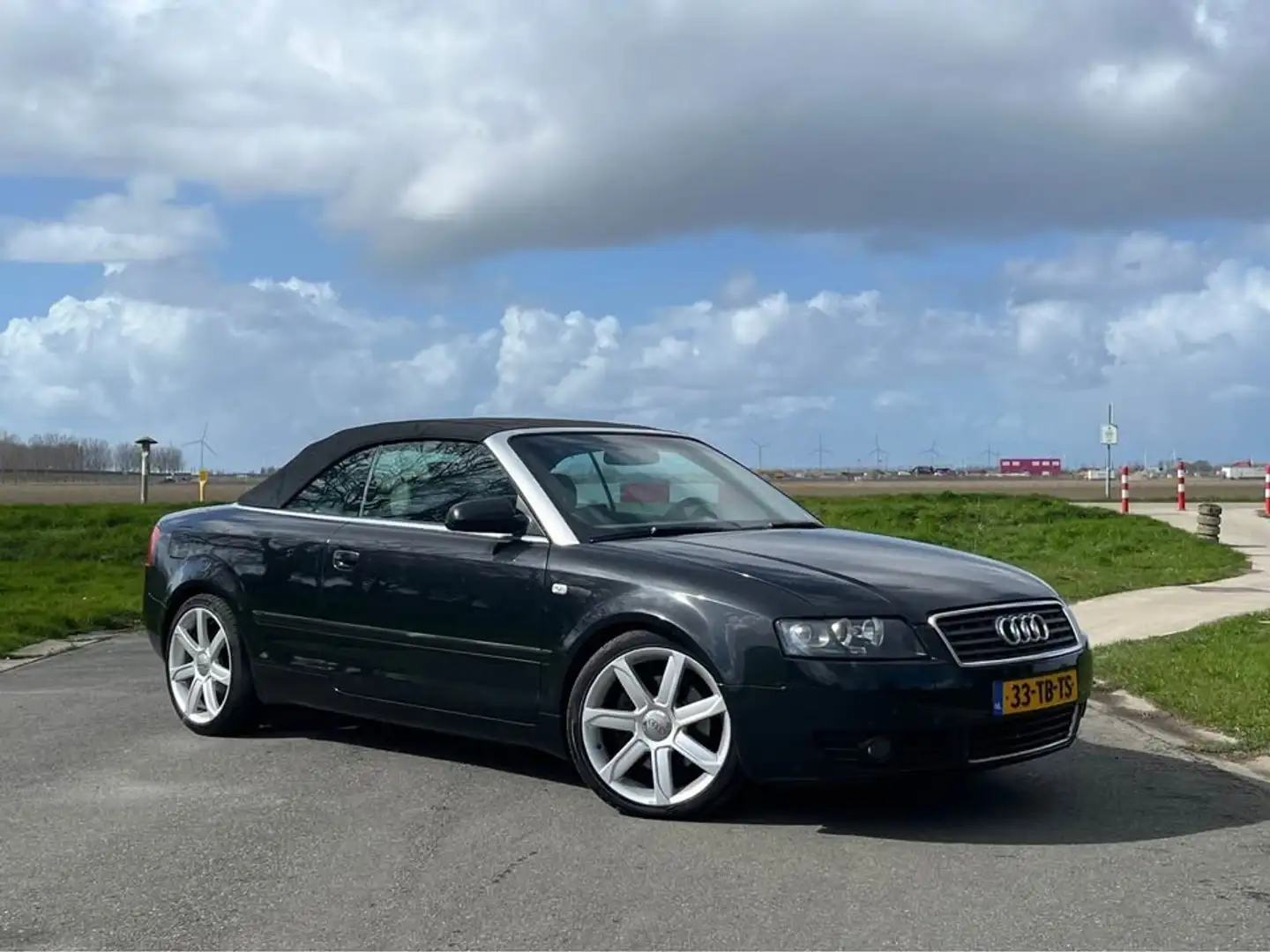 Audi V8 A4 2.4 V6 Exclusive Schwarz - 2