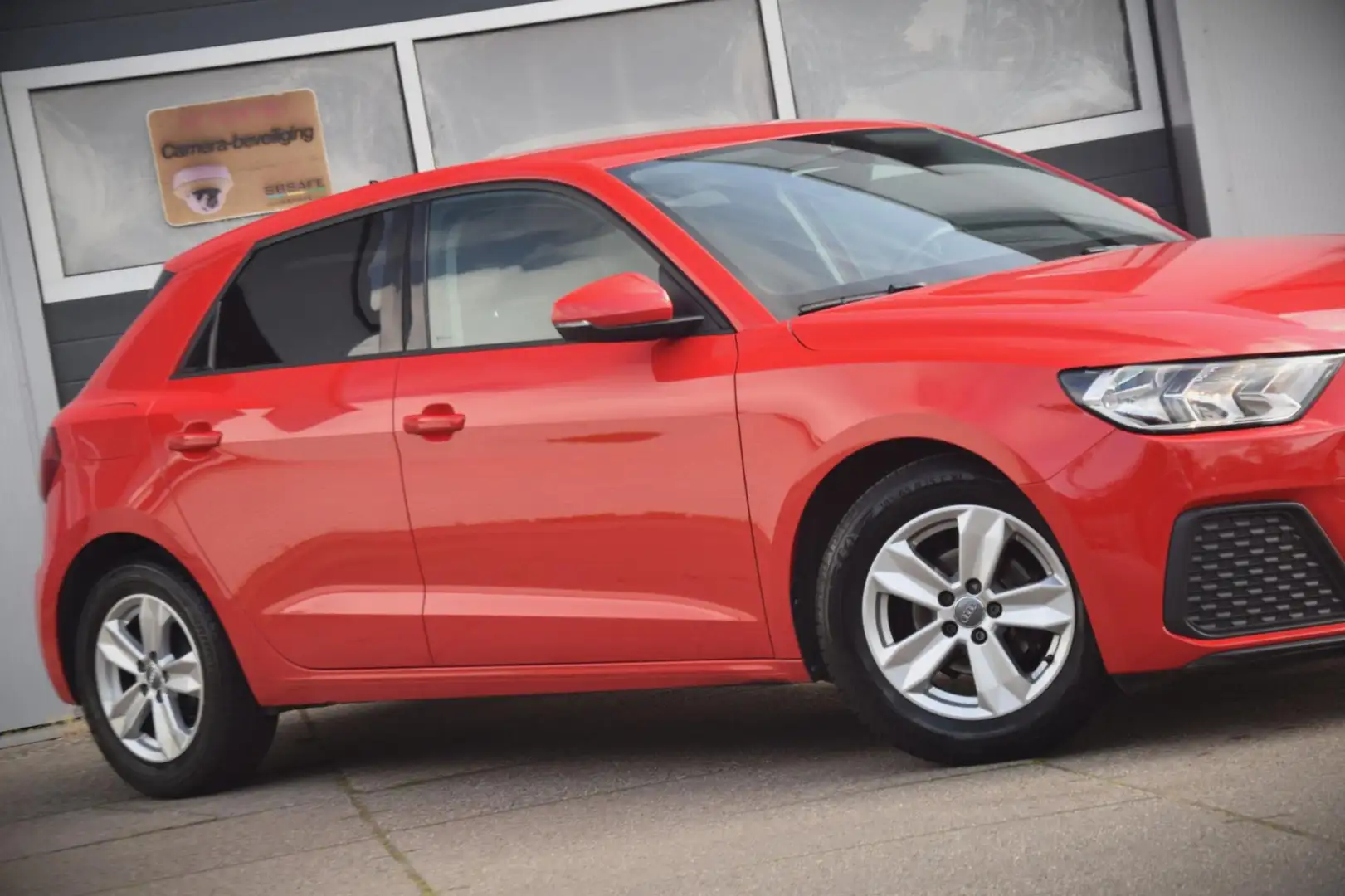 Audi A1 SPORTBACK 25 TFSI Pro Line Rood - 2