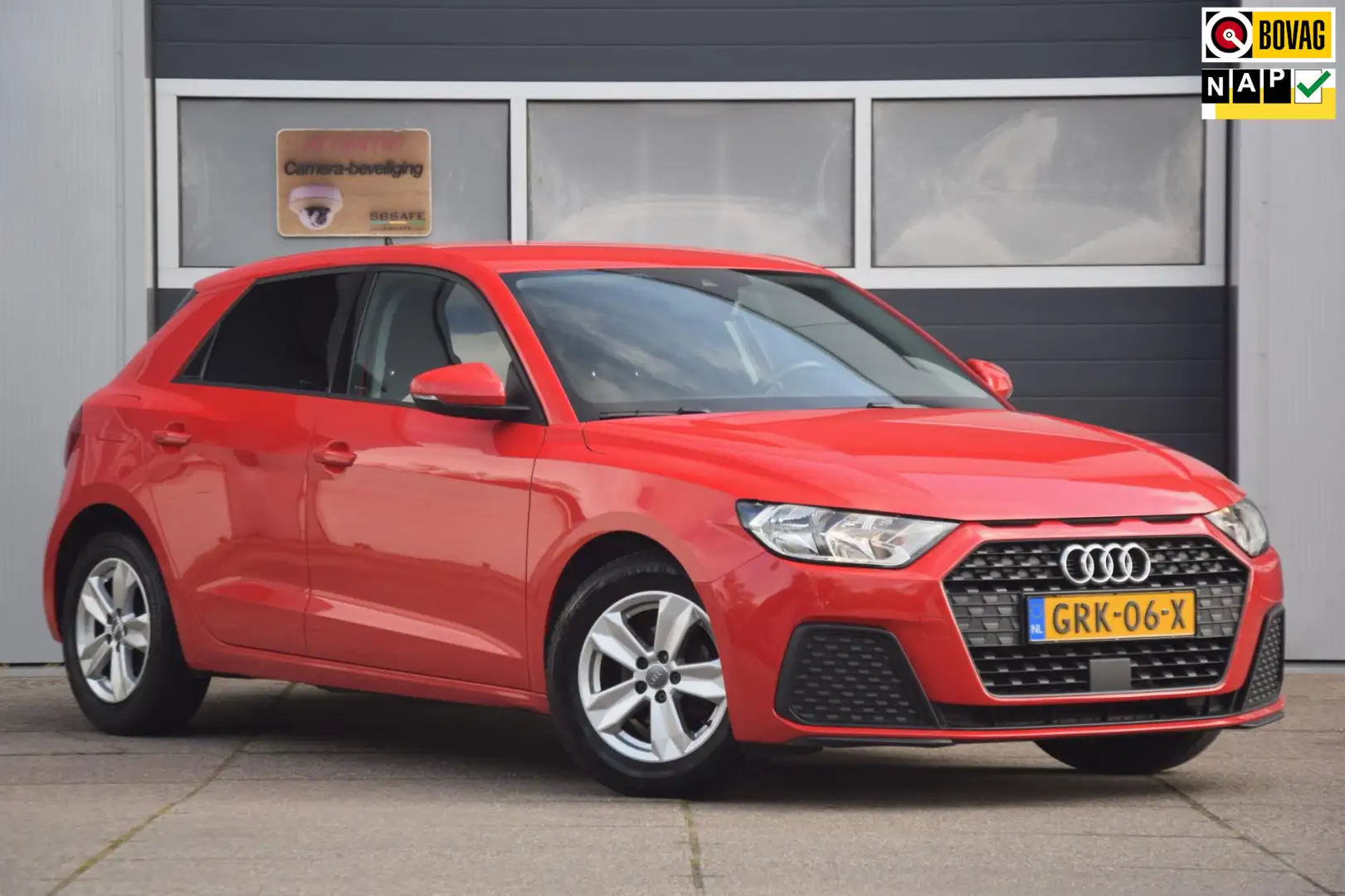 Audi A1 SPORTBACK 25 TFSI Pro Line Rood - 1