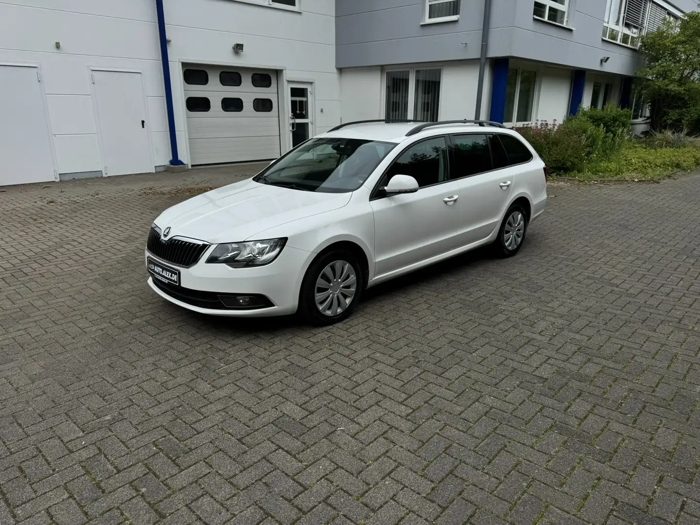 Skoda Superb Combi 2.0 TDI Green tec Active Weiß - 1