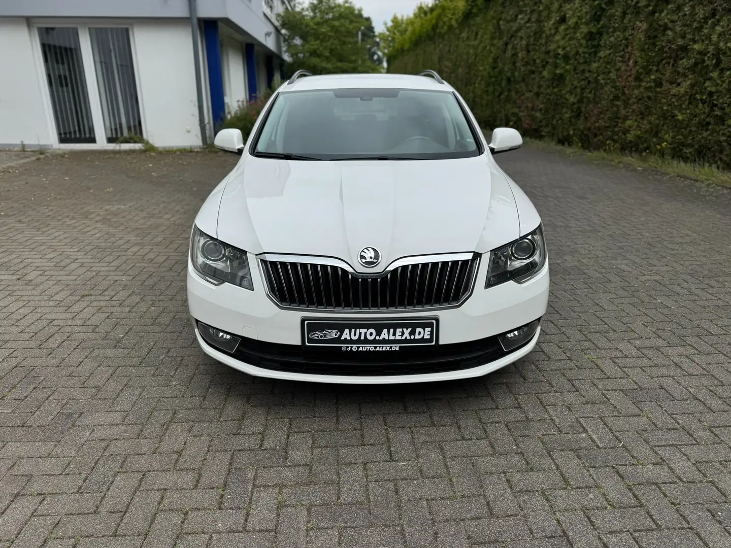 Skoda Superb Combi 2.0 TDI Green tec Active Weiß - 2
