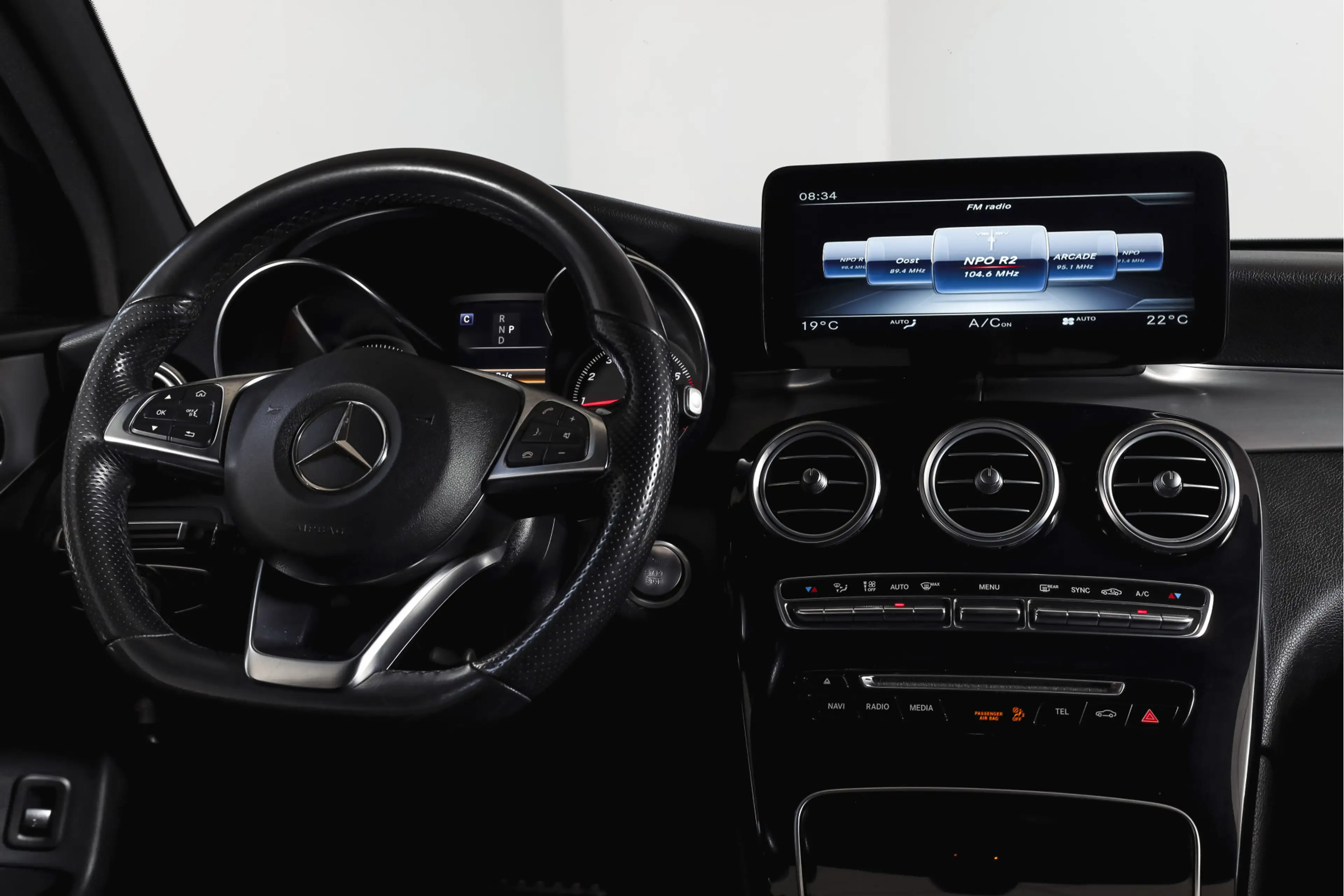 Mercedes-Benz GLC 250 Coupé 4MATIC 211 PK Premium AMG Line | S/K-Panodak — photo 39