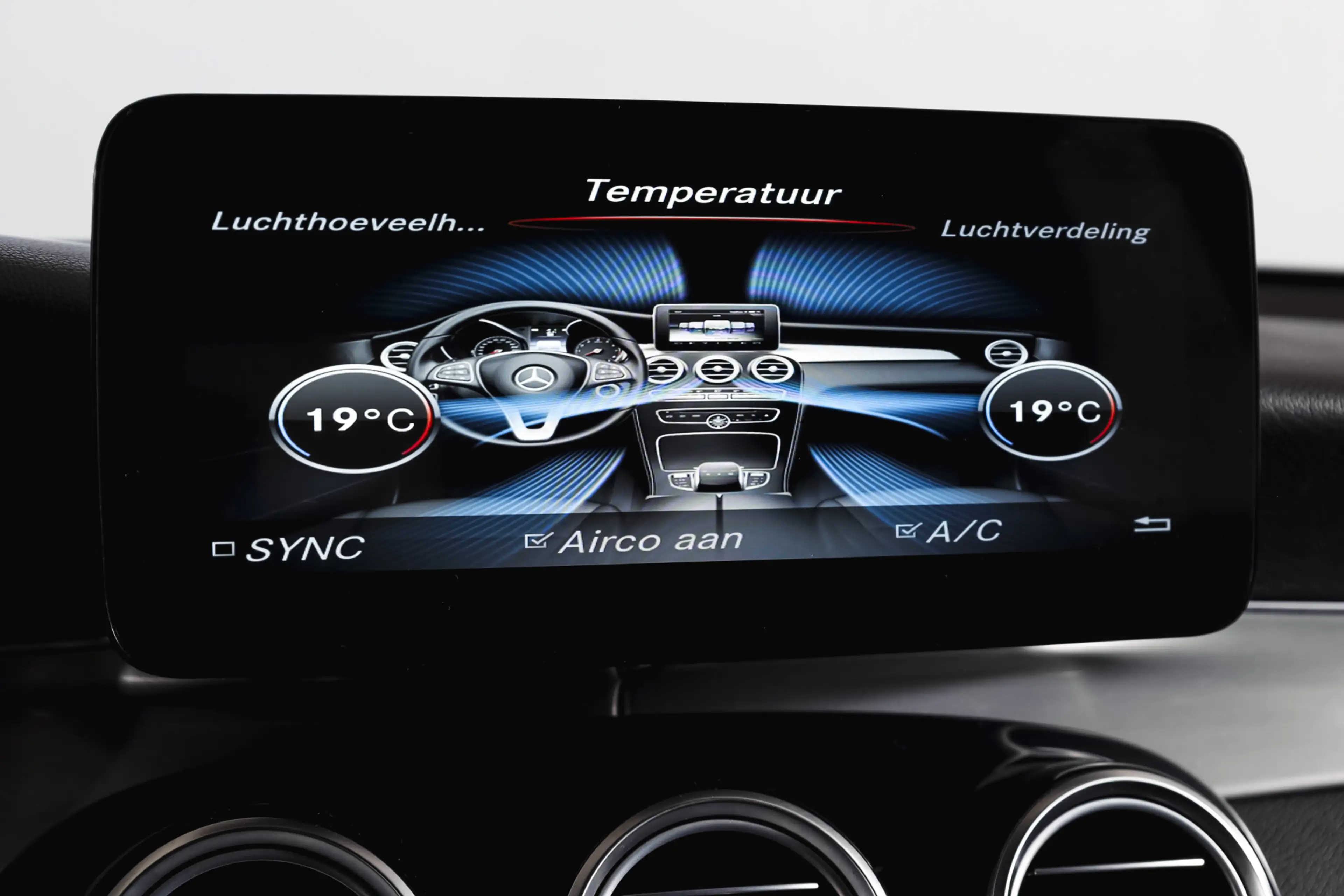 Mercedes-Benz GLC 250 Coupé 4MATIC 211 PK Premium AMG Line | S/K-Panodak — photo 34