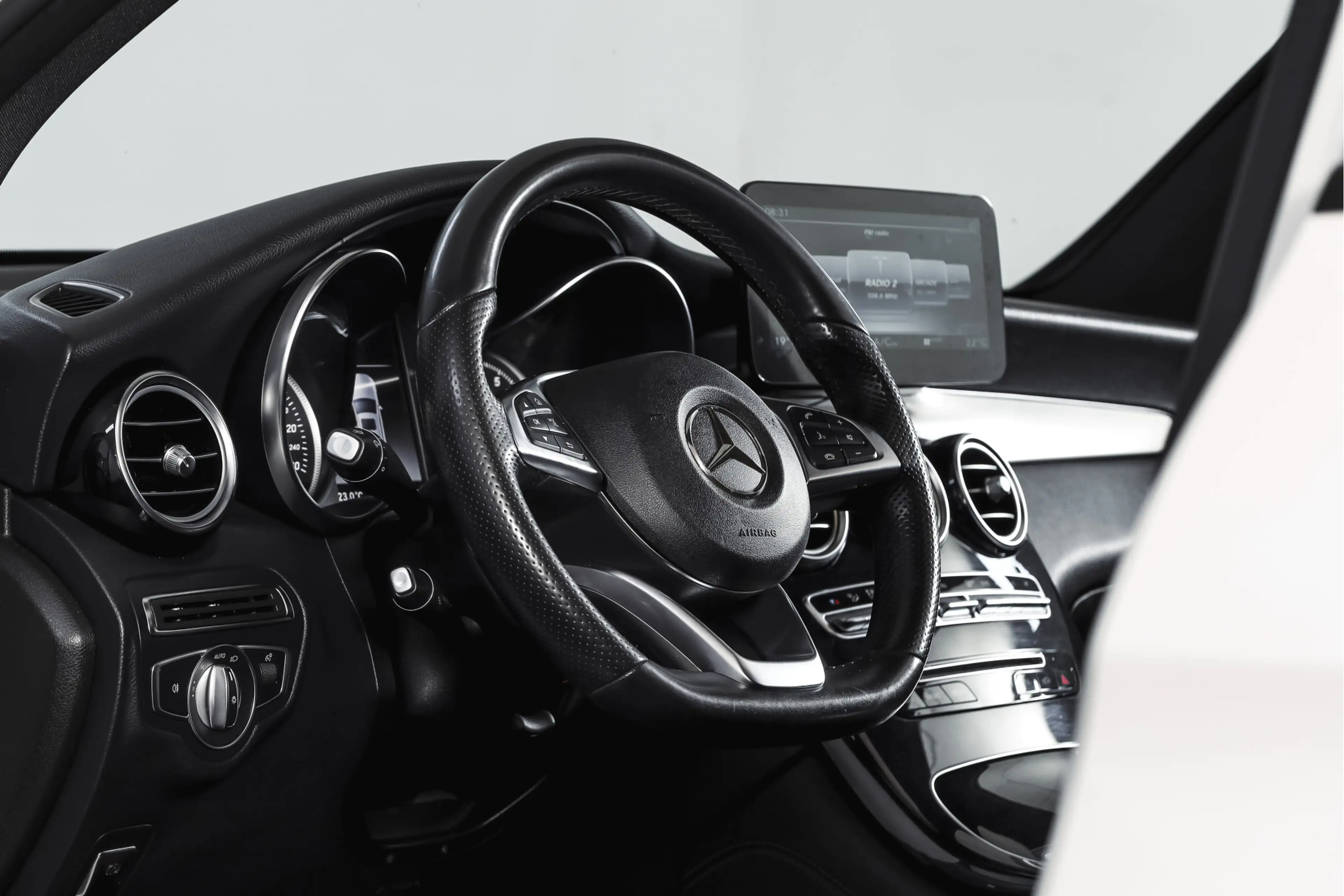 Mercedes-Benz GLC 250 Coupé 4MATIC 211 PK Premium AMG Line | S/K-Panodak — photo 16