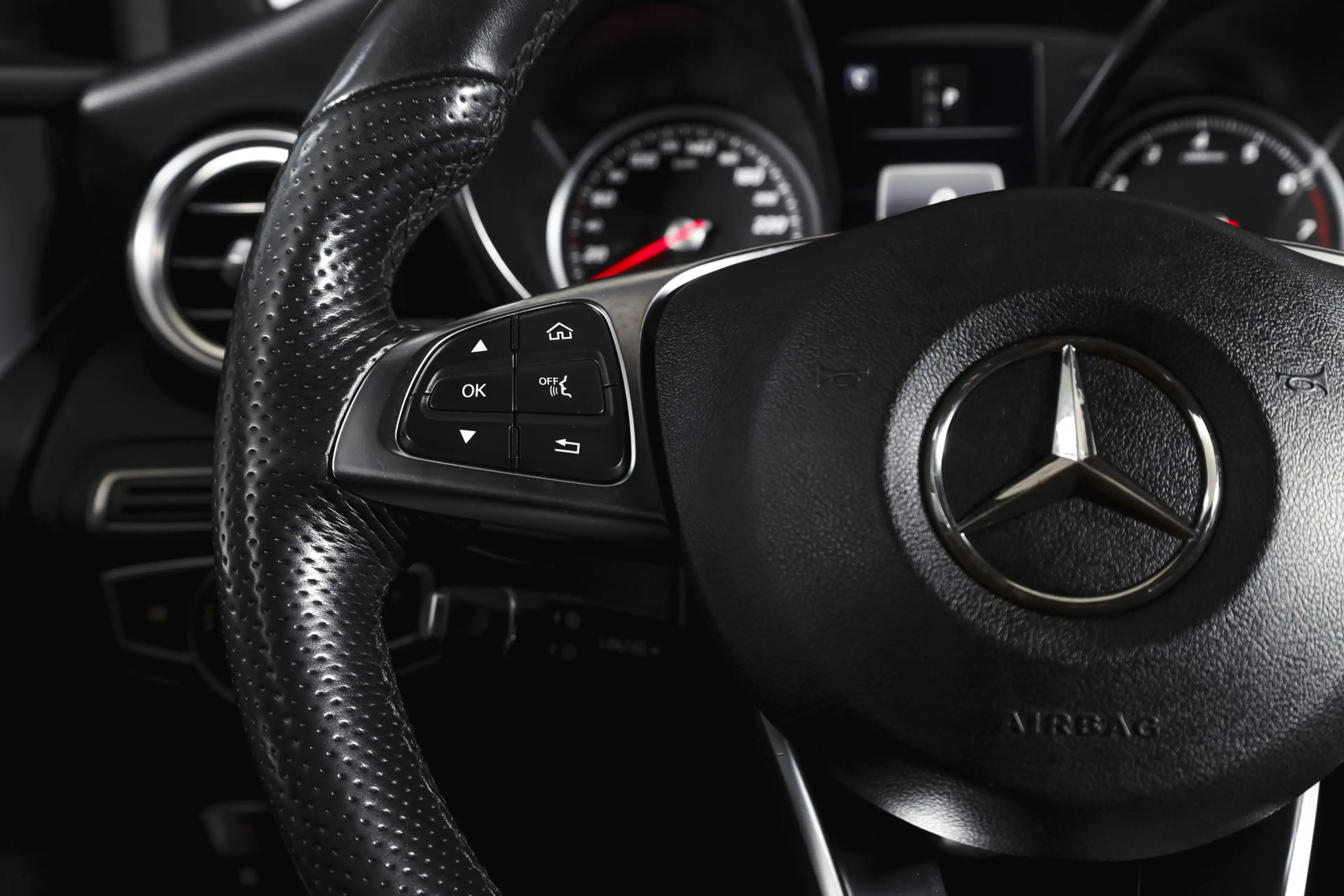 Mercedes-Benz GLC 250 Coupé 4MATIC 211 PK Premium AMG Line | S/K-Panodak — photo 40
