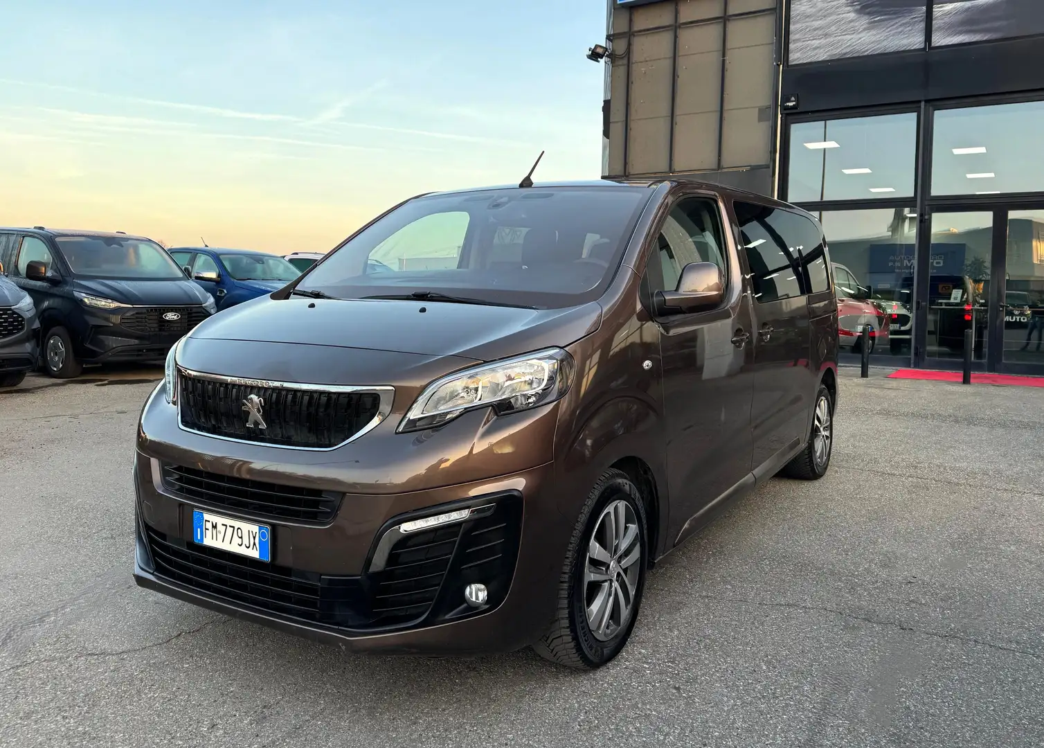 Peugeot Traveller 2.0 blueHDi EAT 6 AUTOM. 180CV 8 POSTI-IVA INCLUSA Brun - 1