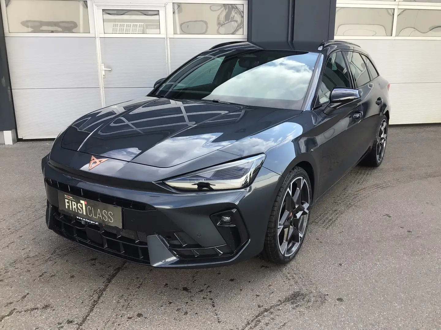 CUPRA Leon 1.5 eTSI DSG Grau - 2