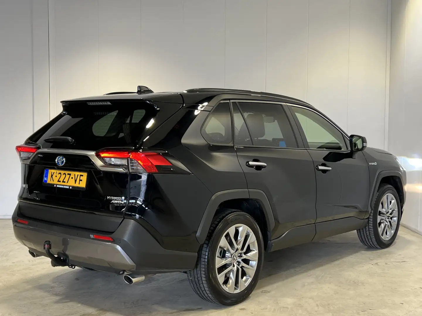 Toyota RAV 4 2.5 Hybrid AWD Executive | Navigatie/Android/Apple Zwart - 2
