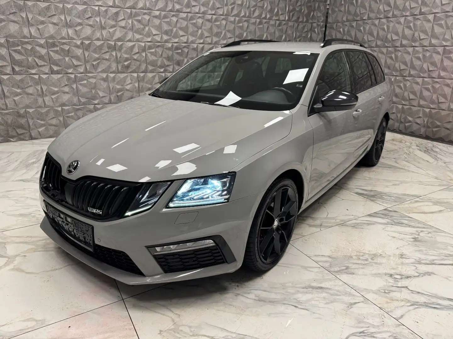 Skoda Octavia Combi VRS 4x4 * VOLL FAHRBEREIT * Grau - 1