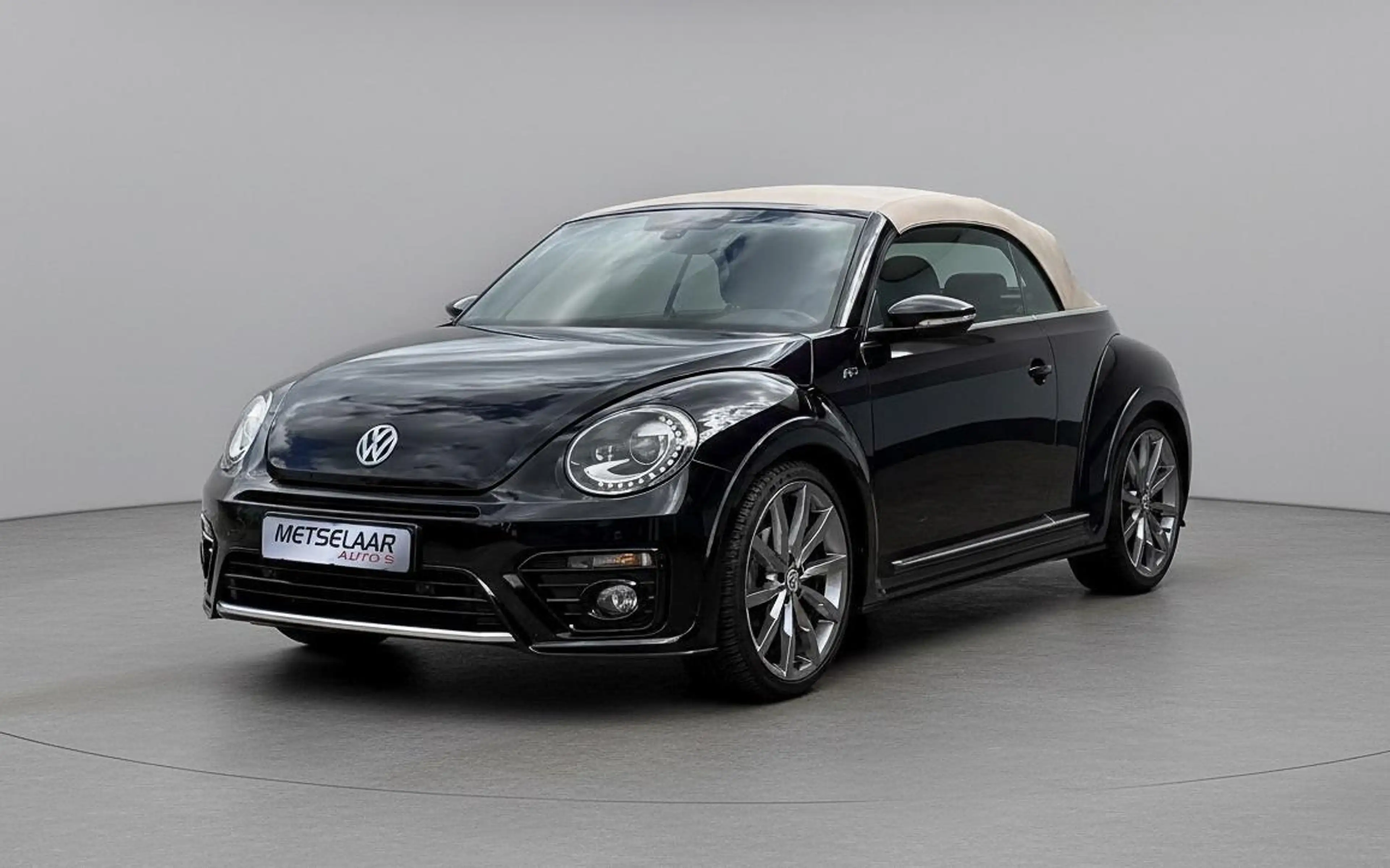 Volkswagen Beetle Cabriolet 1.4 TSI Sport BlueMotion — photo 2