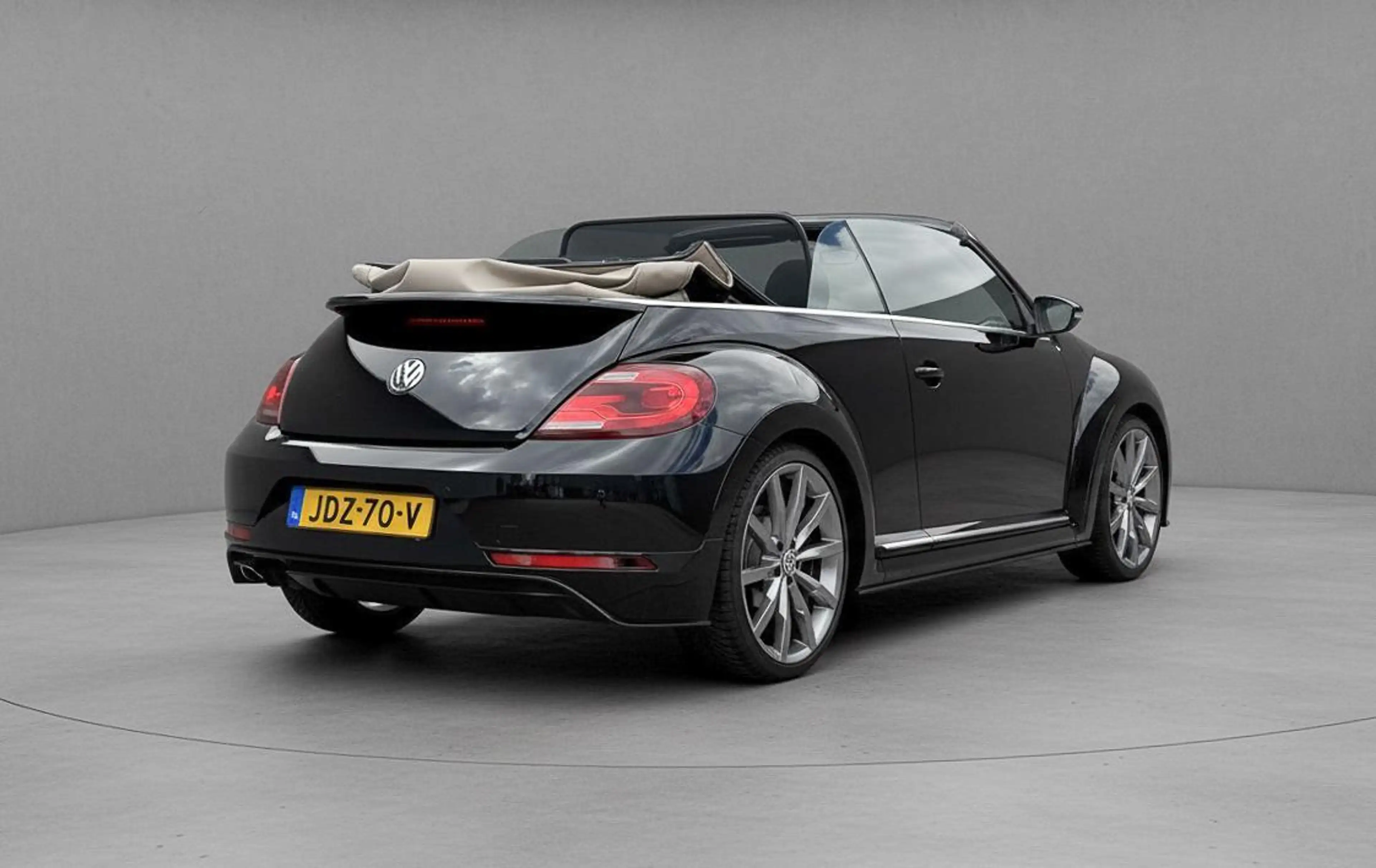 Volkswagen Beetle Cabriolet 1.4 TSI Sport BlueMotion — photo 12