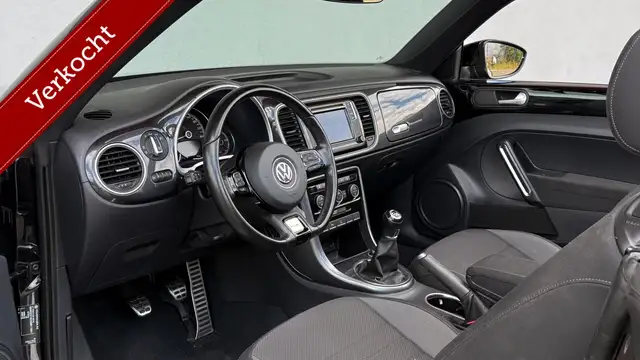 Volkswagen Beetle view 3