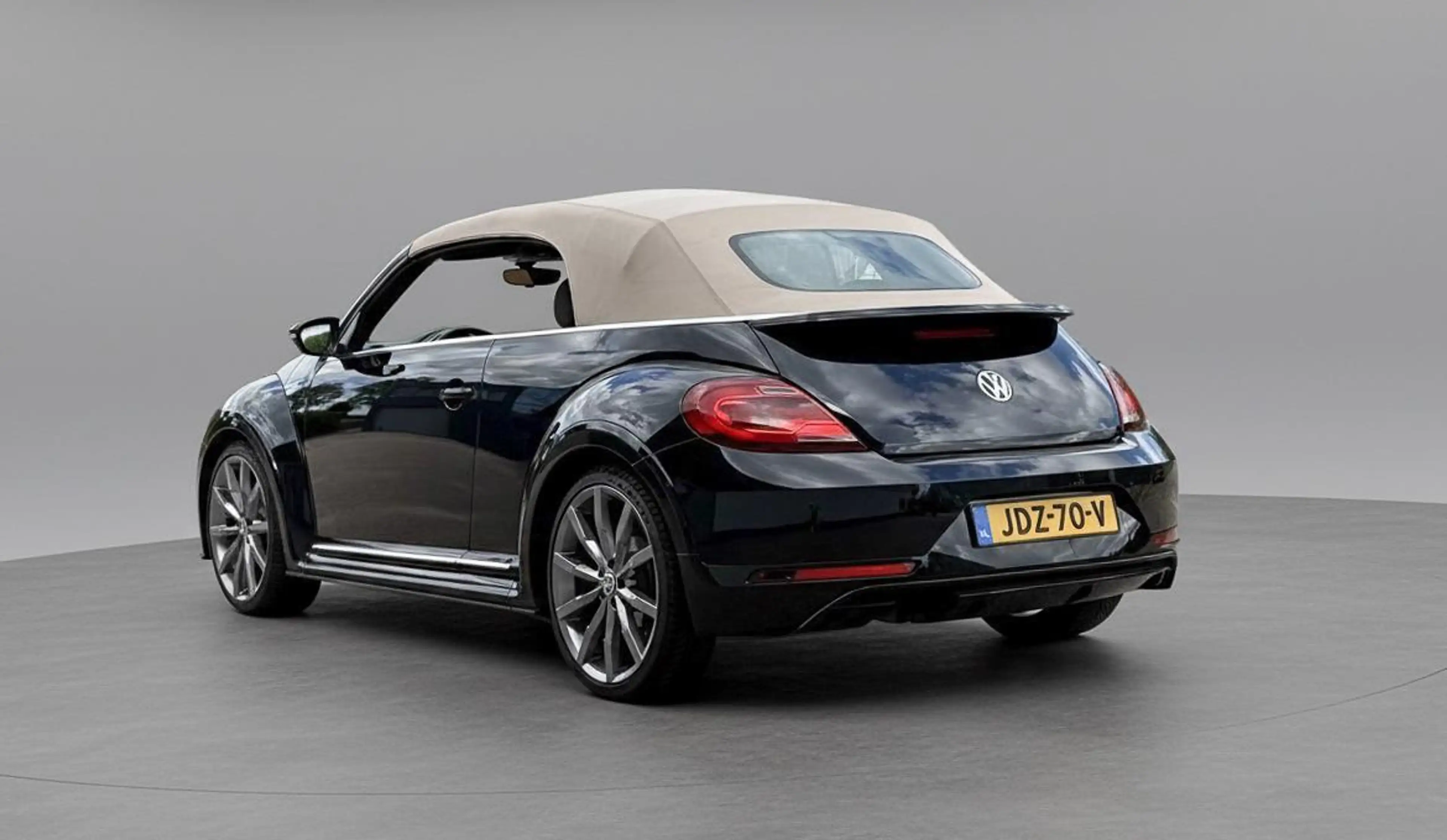 Volkswagen Beetle Cabriolet 1.4 TSI Sport BlueMotion — photo 13