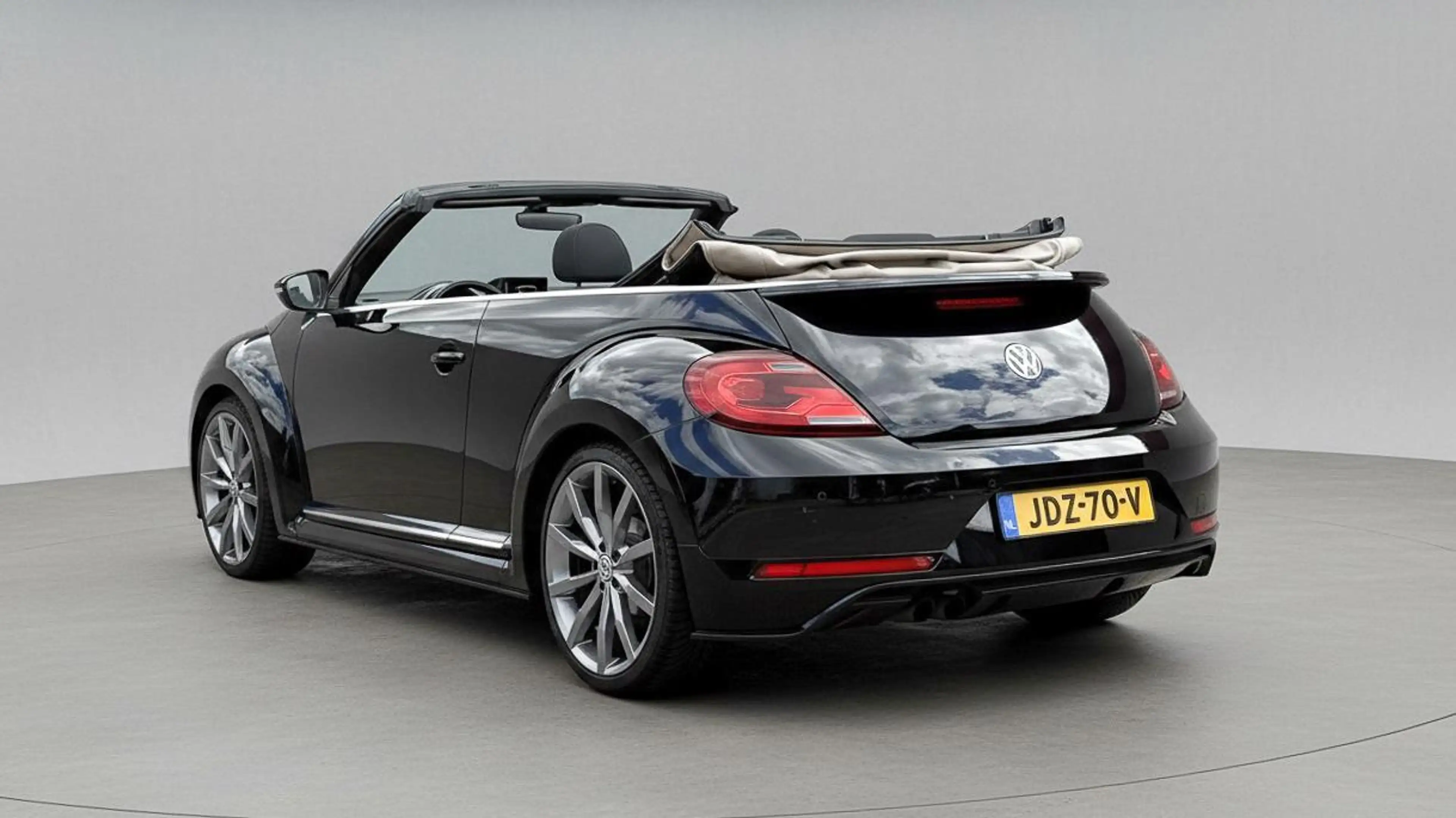 Volkswagen Beetle Cabriolet 1.4 TSI Sport BlueMotion — photo 10