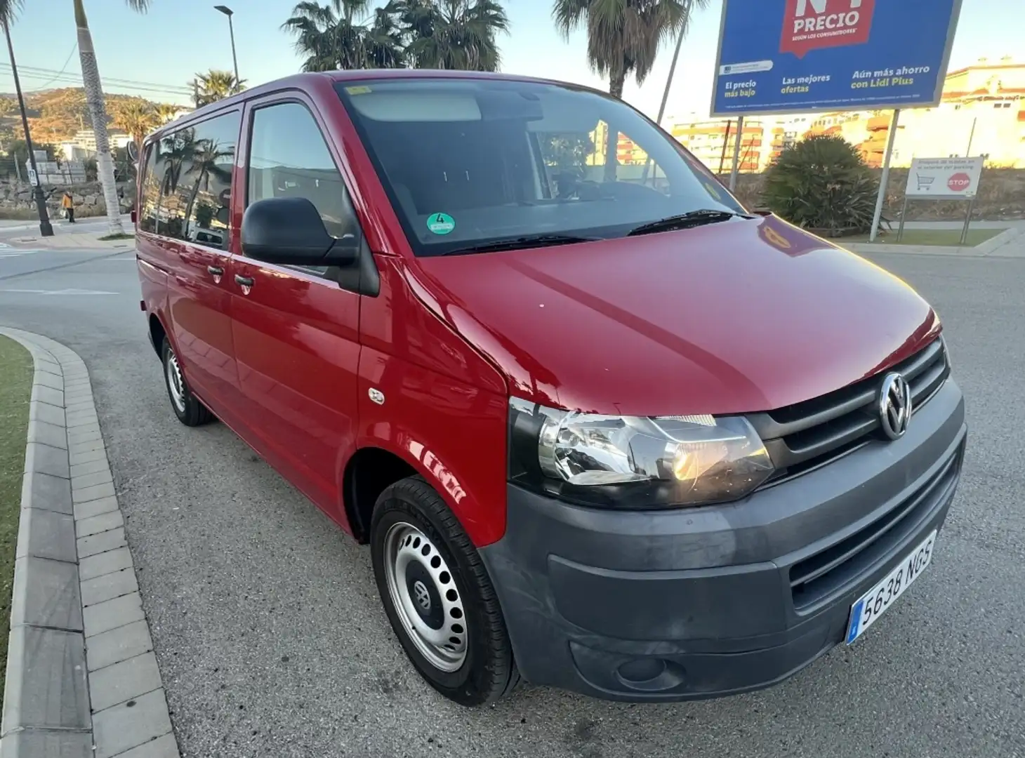 Volkswagen T5 Caravelle 2.0TDI Comfortline Edition Rouge - 2