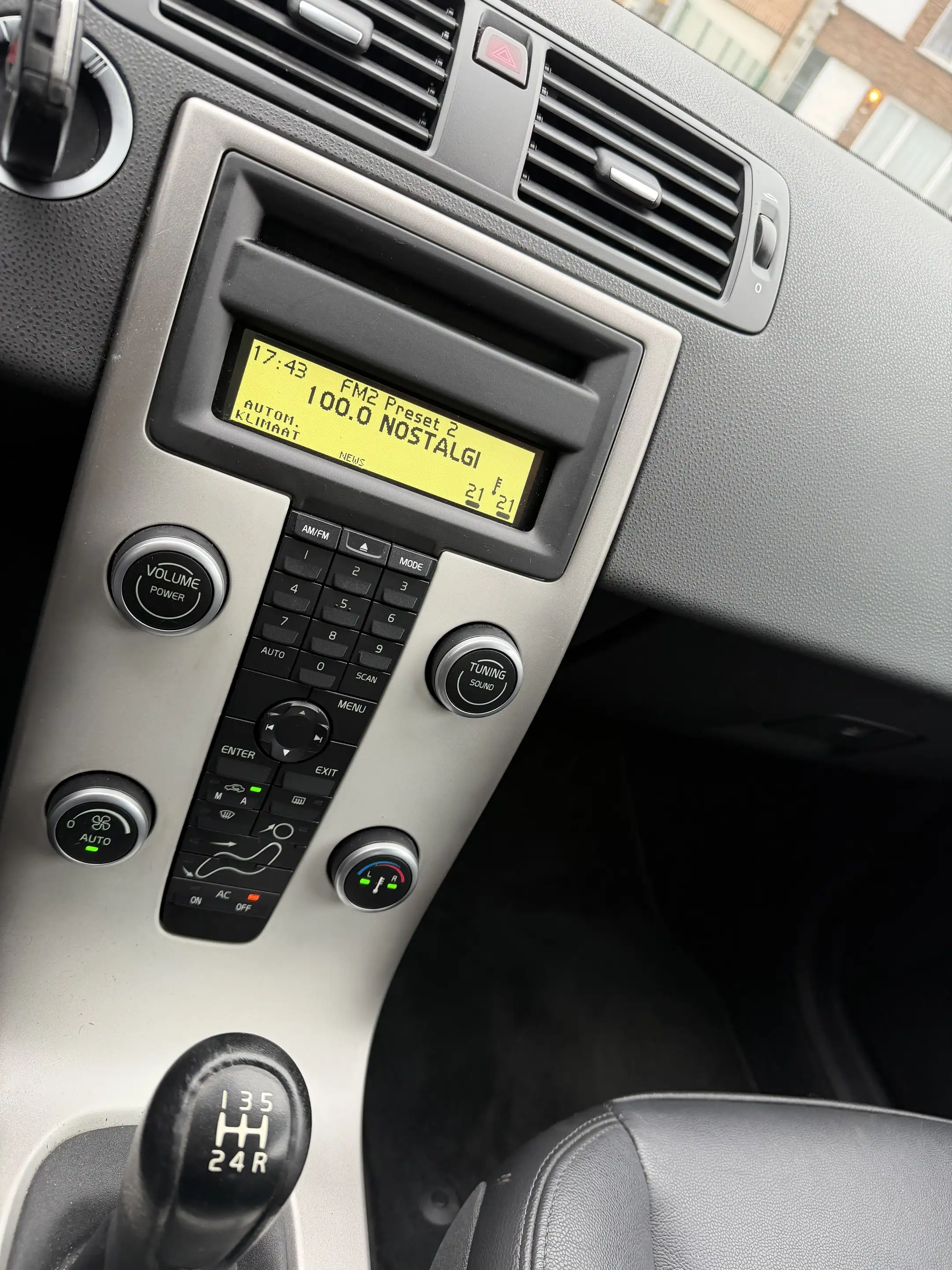 Volvo S40 1.6i Momentum **Garantie** — photo 14
