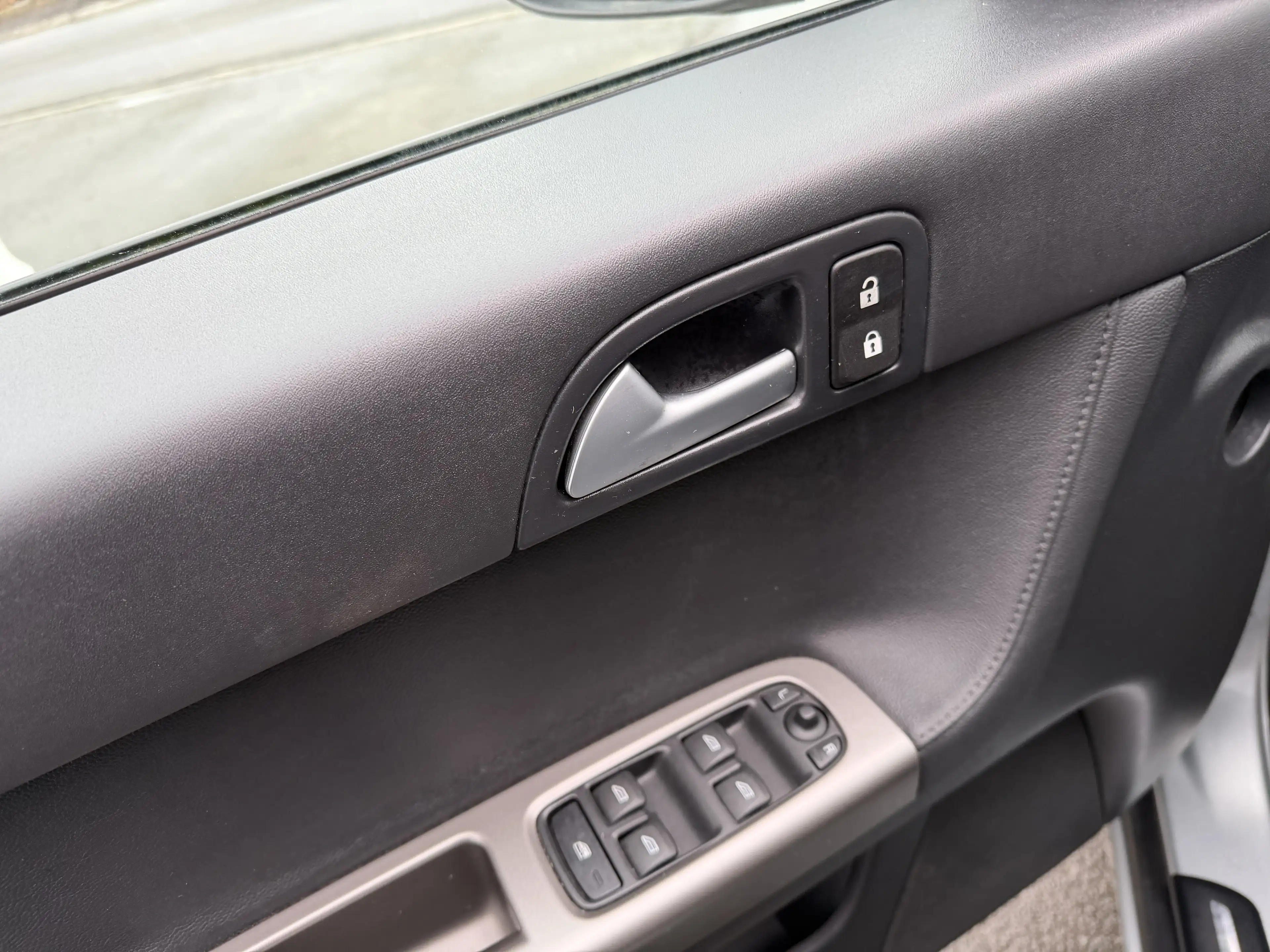 Volvo S40 1.6i Momentum **Garantie** — photo 9