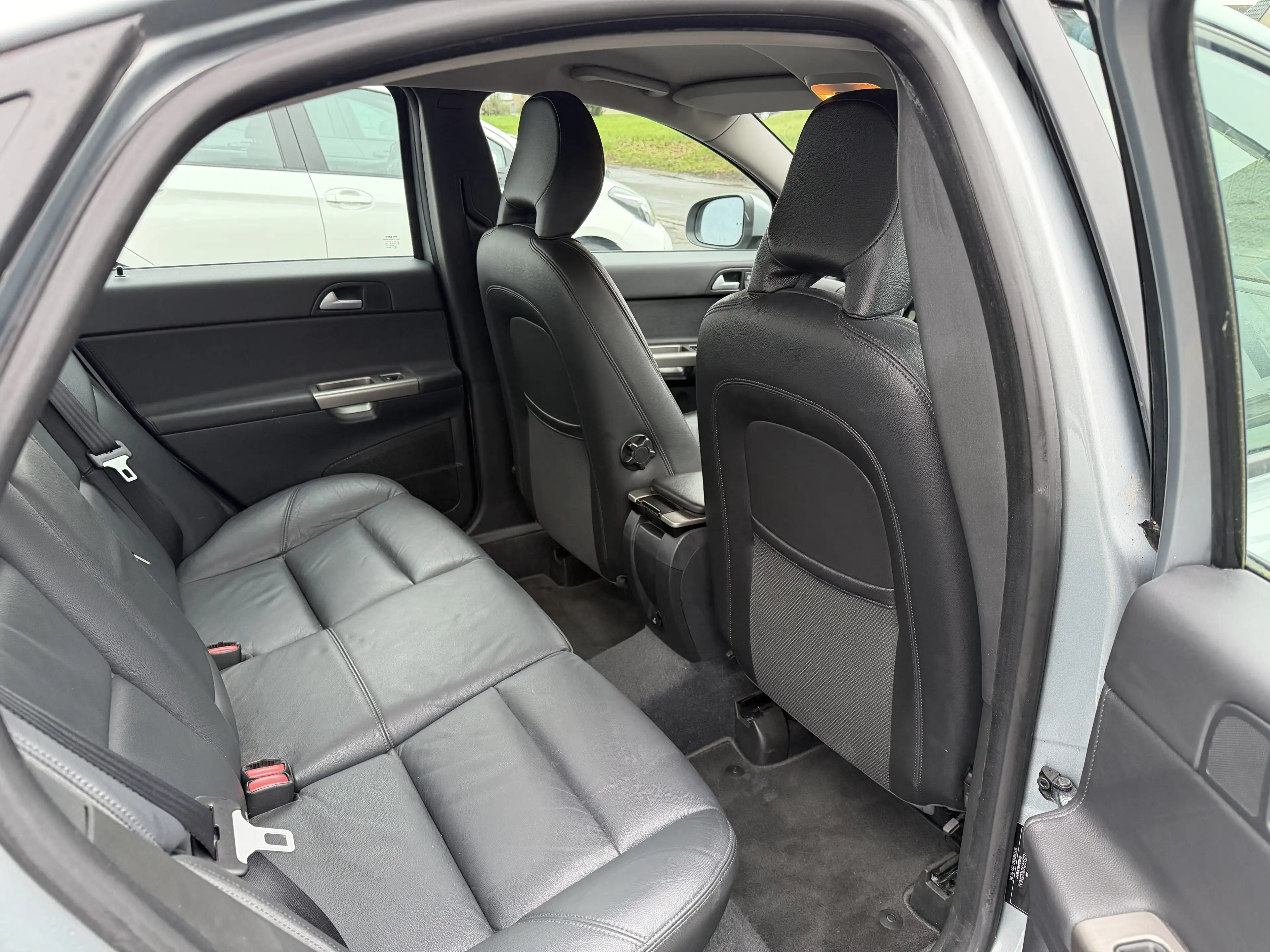 Volvo S40 1.6i Momentum **Garantie** — photo 8