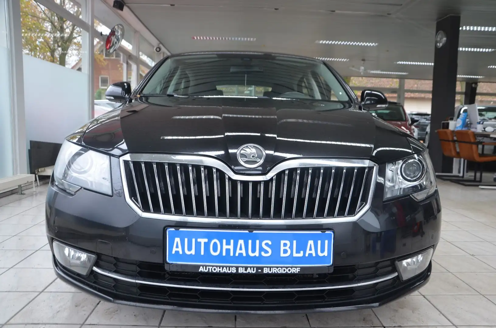 Skoda Superb 2.0 TDI Exclusive *DSG*XENON*STANDHZG*PDC Schwarz - 2