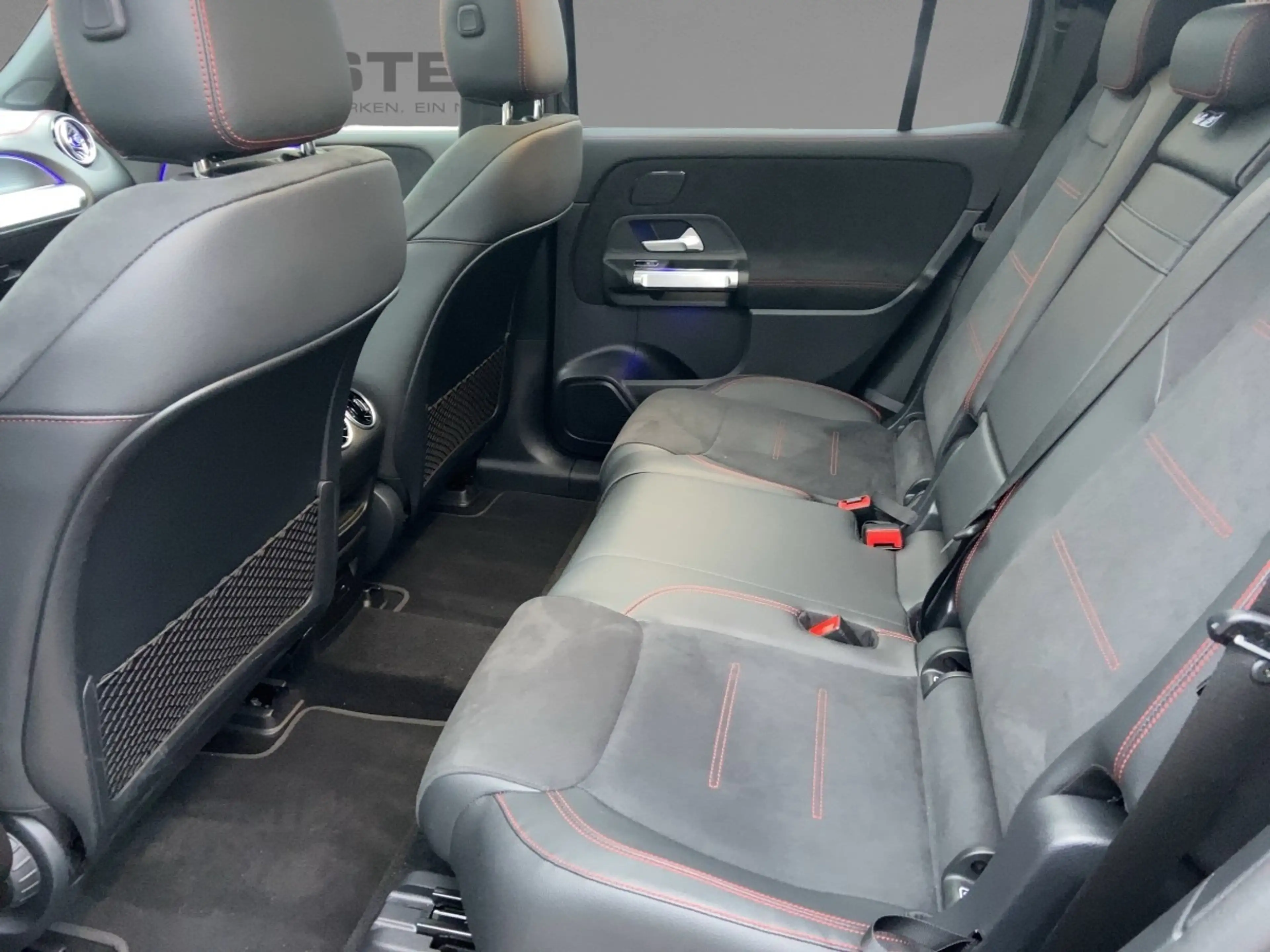 Mercedes-Benz EQB 300 4MATIC AMG Line Pano MBUX RKam KeyGo — photo 7