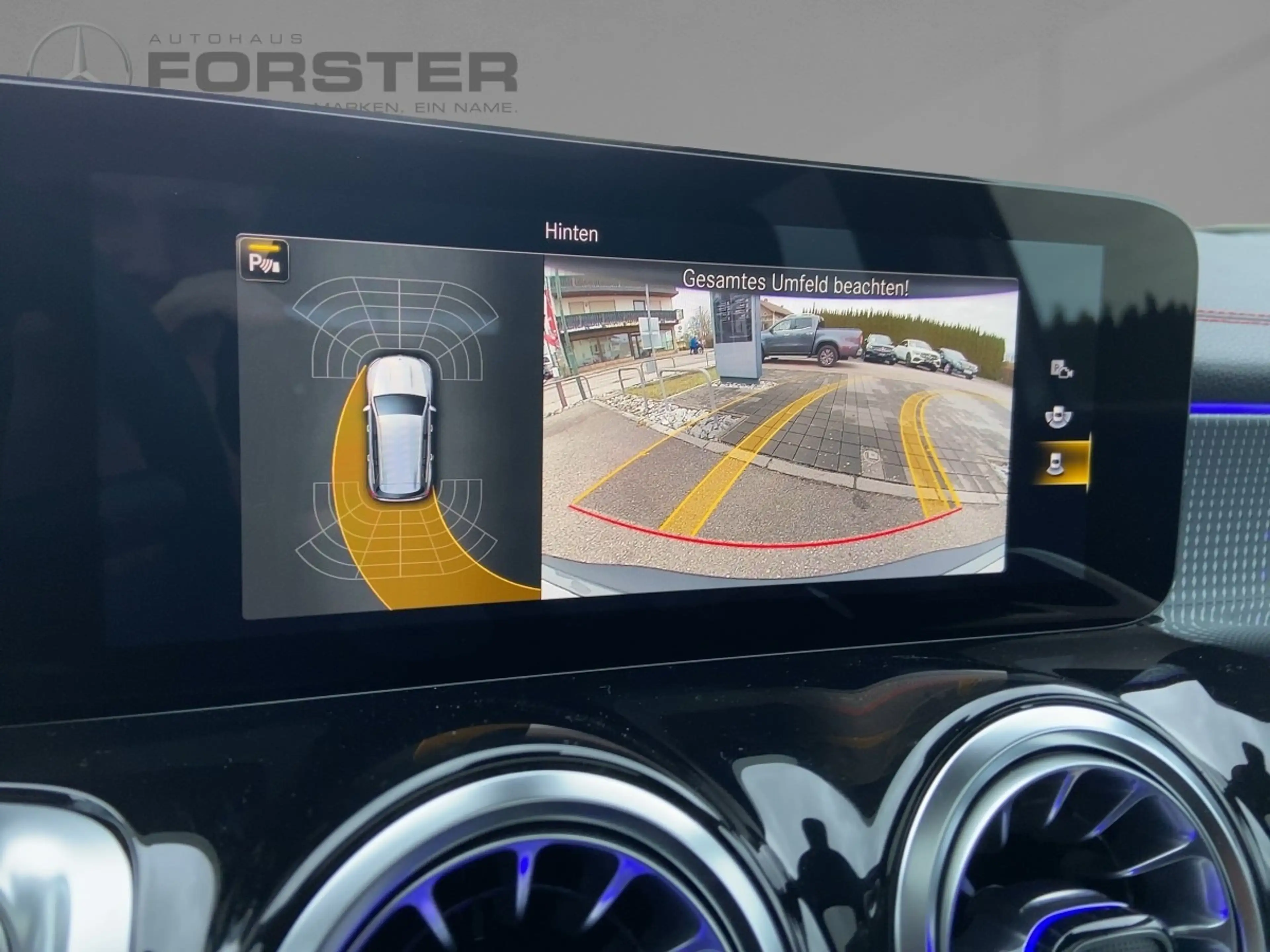 Mercedes-Benz EQB 300 4MATIC AMG Line Pano MBUX RKam KeyGo — photo 10