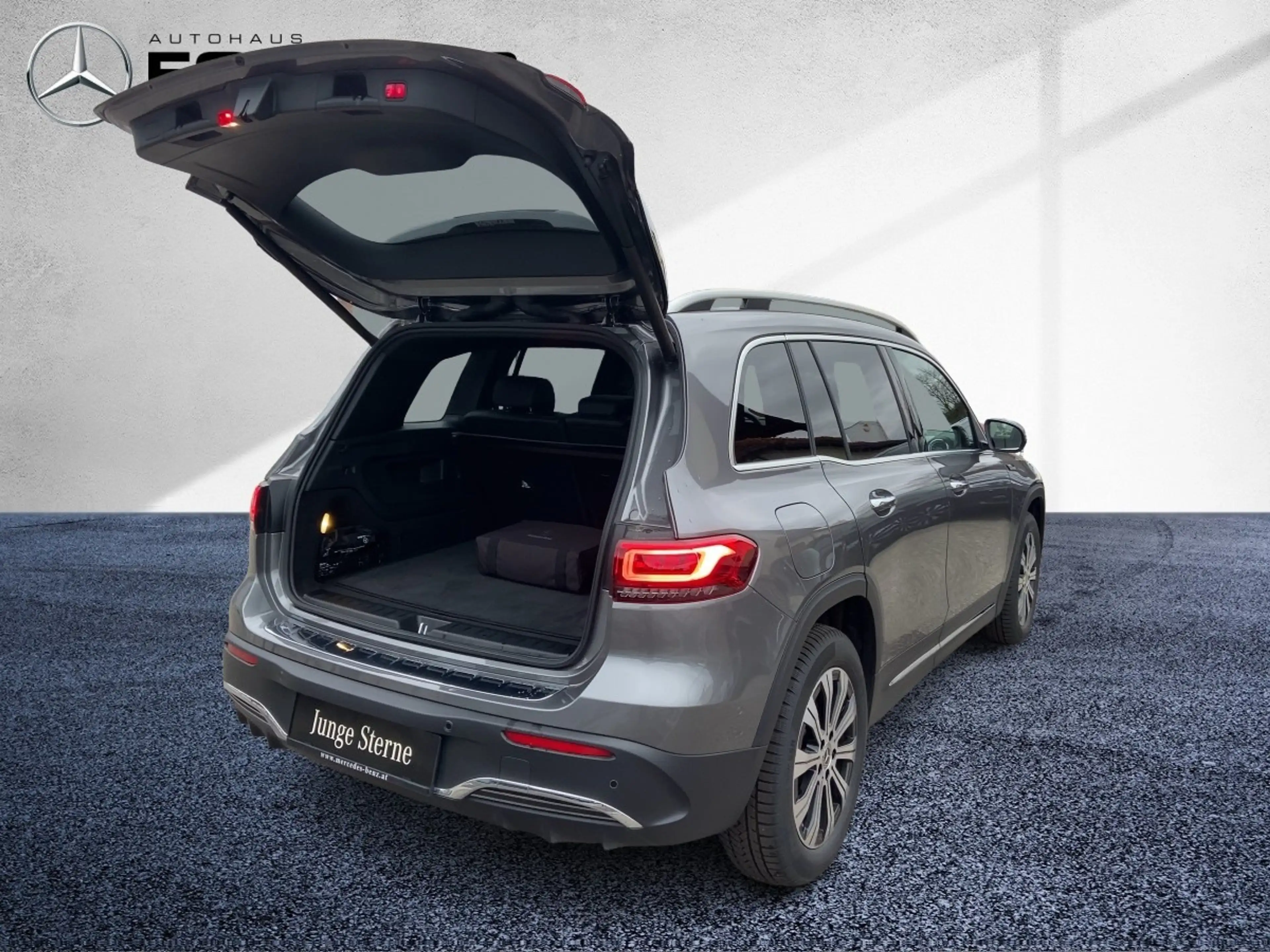 Mercedes-Benz EQB 300 4MATIC AMG Line Pano MBUX RKam KeyGo — photo 5