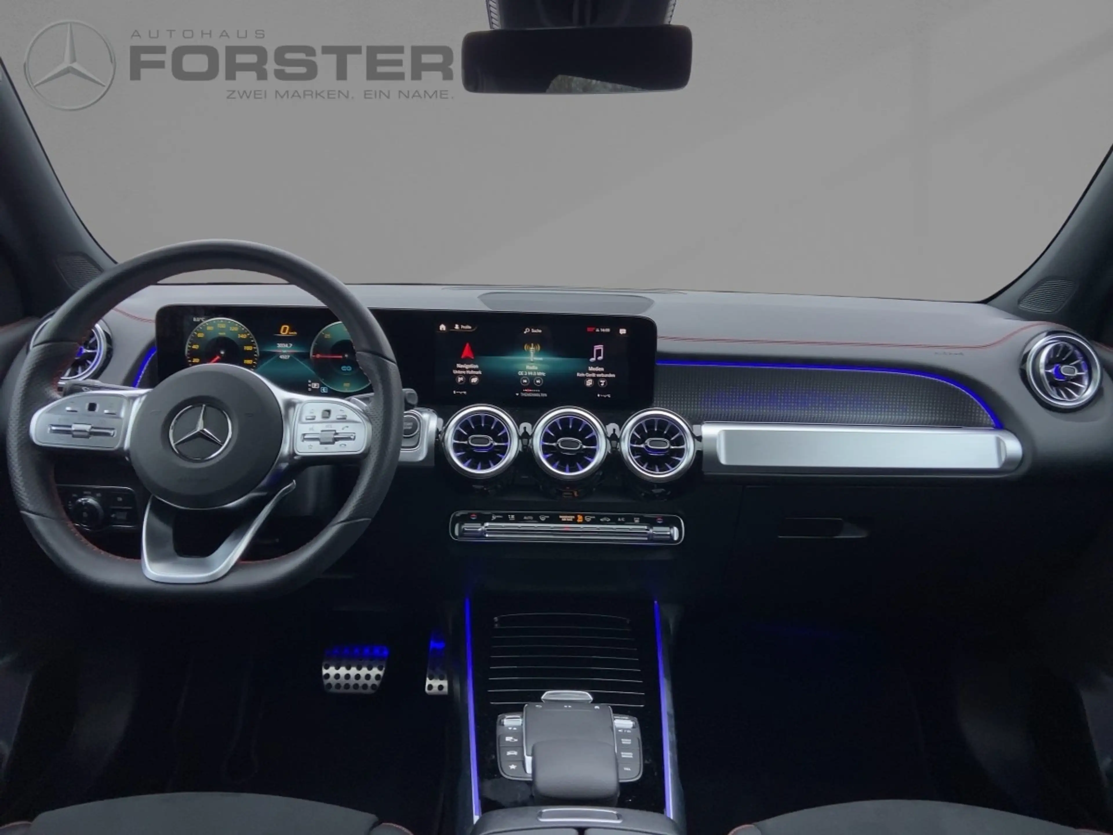 Mercedes-Benz EQB 300 4MATIC AMG Line Pano MBUX RKam KeyGo — photo 8