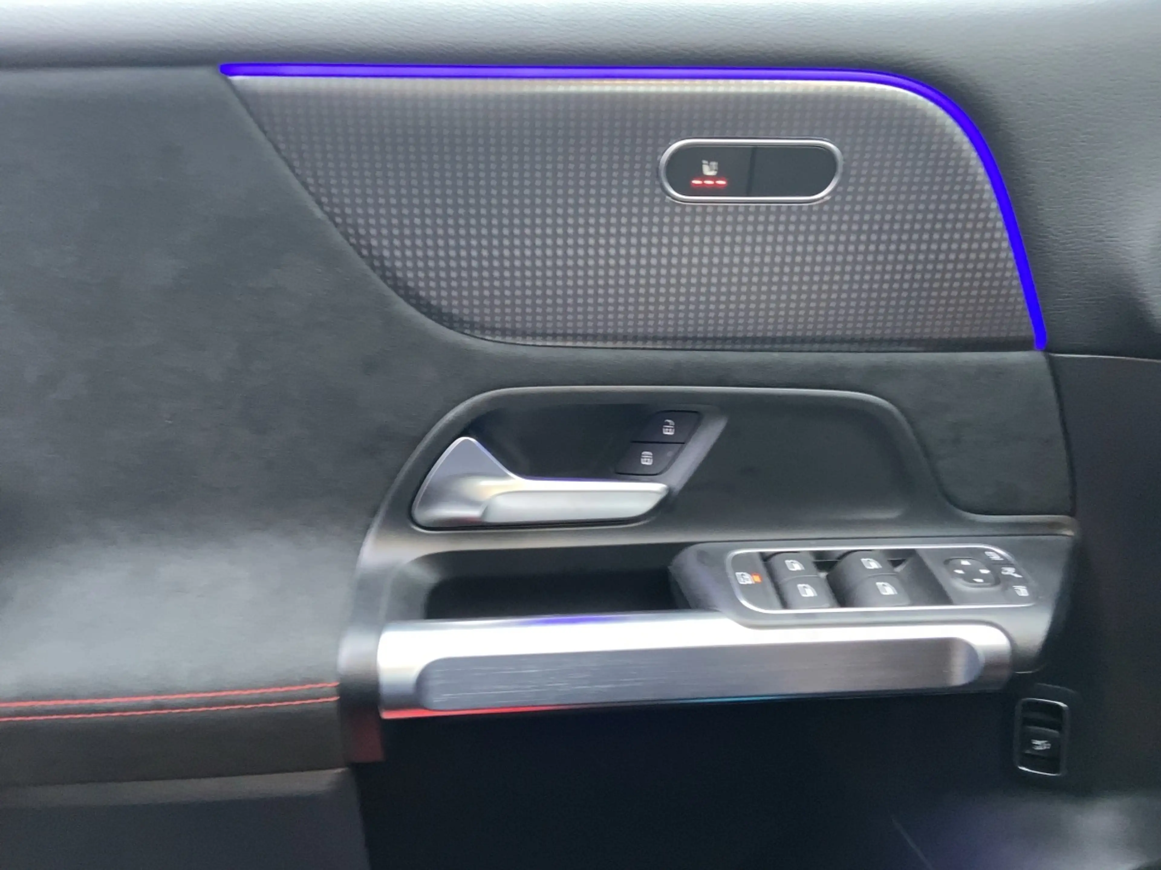 Mercedes-Benz EQB 300 4MATIC AMG Line Pano MBUX RKam KeyGo — photo 13