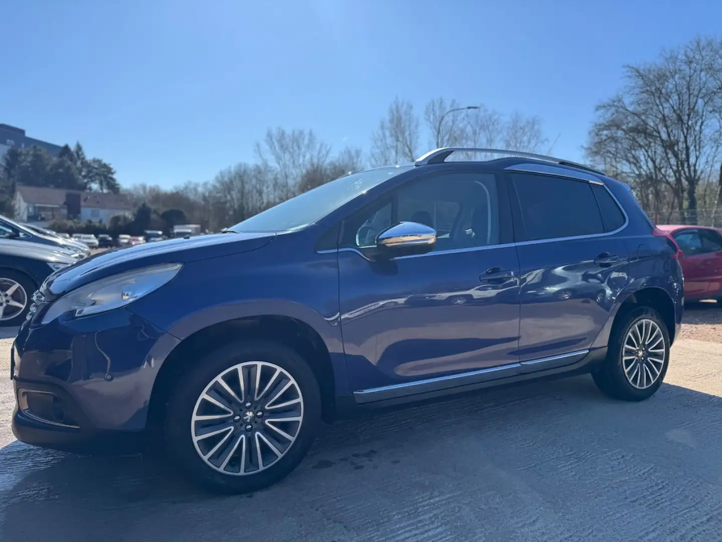 Peugeot 2008 Allure Automatik+Navi+Eu 5 Blauw - 2