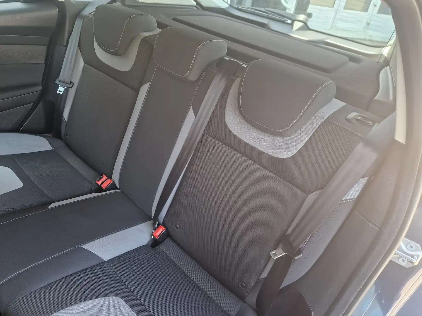 Ford Focus 1.0 EcoBoost-Alu+Klimatronik+beh. Fro.scheibe+SHZ Violett - 2