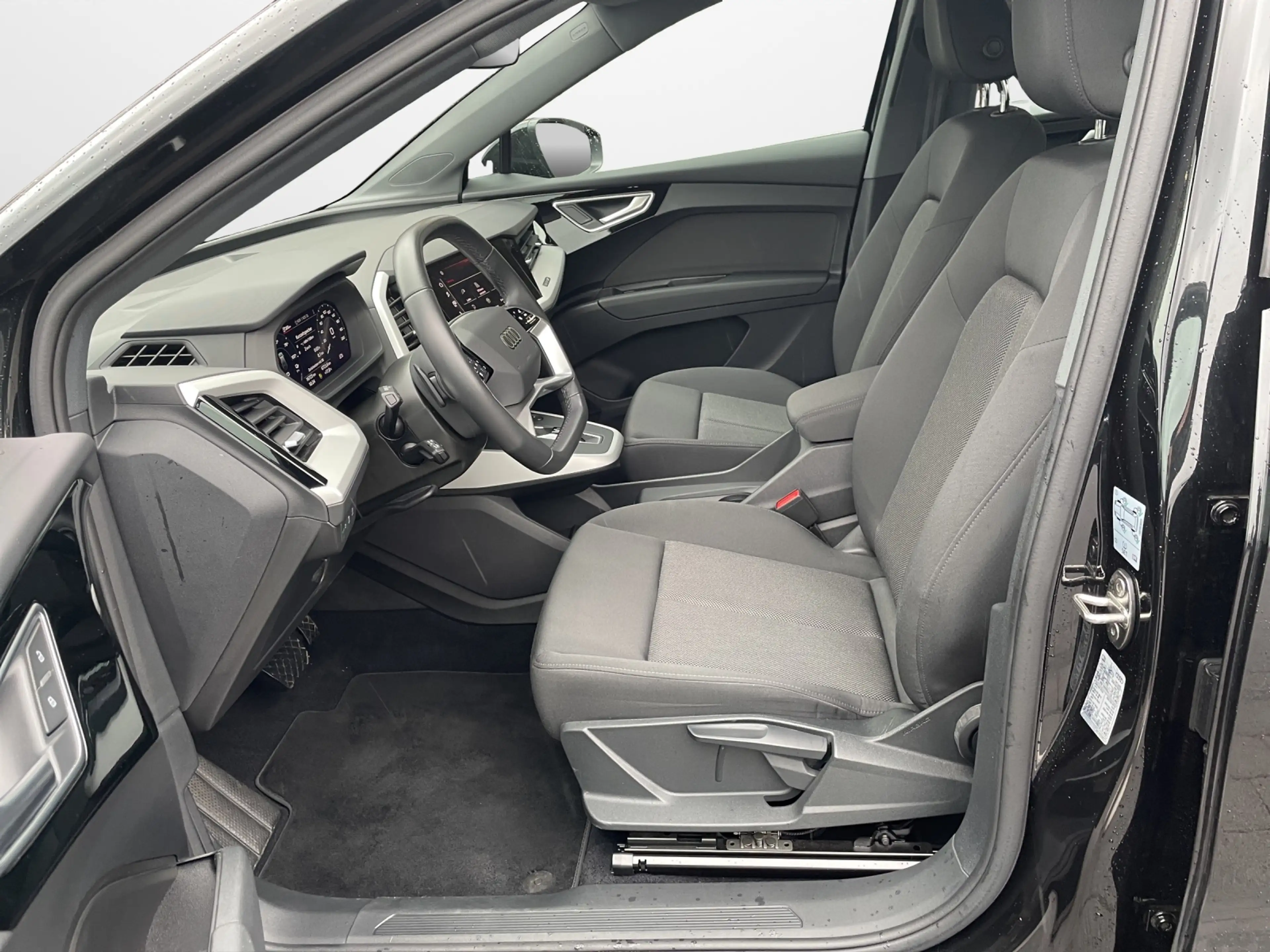 Audi e-tron — photo 7