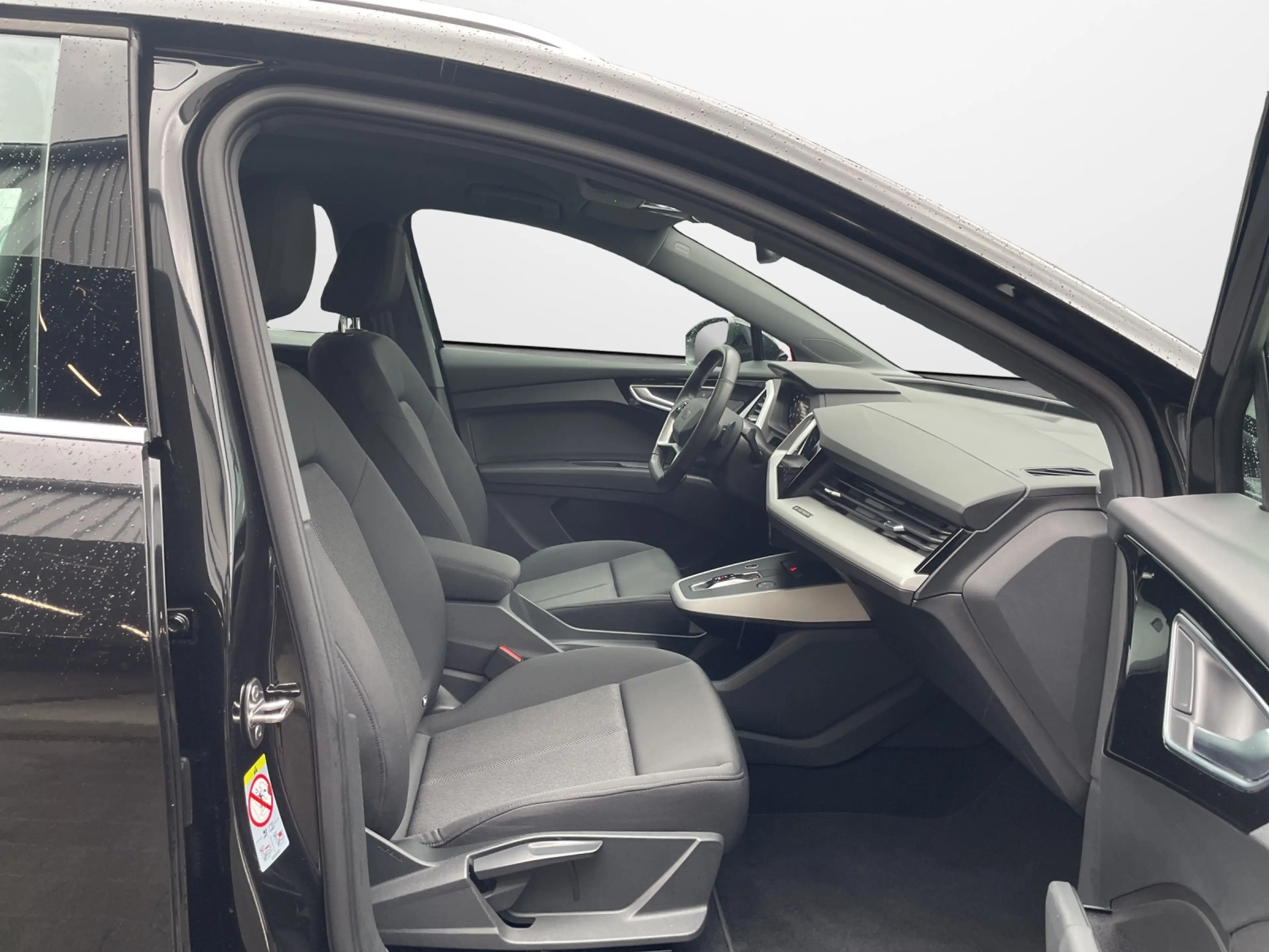 Audi e-tron — photo 13