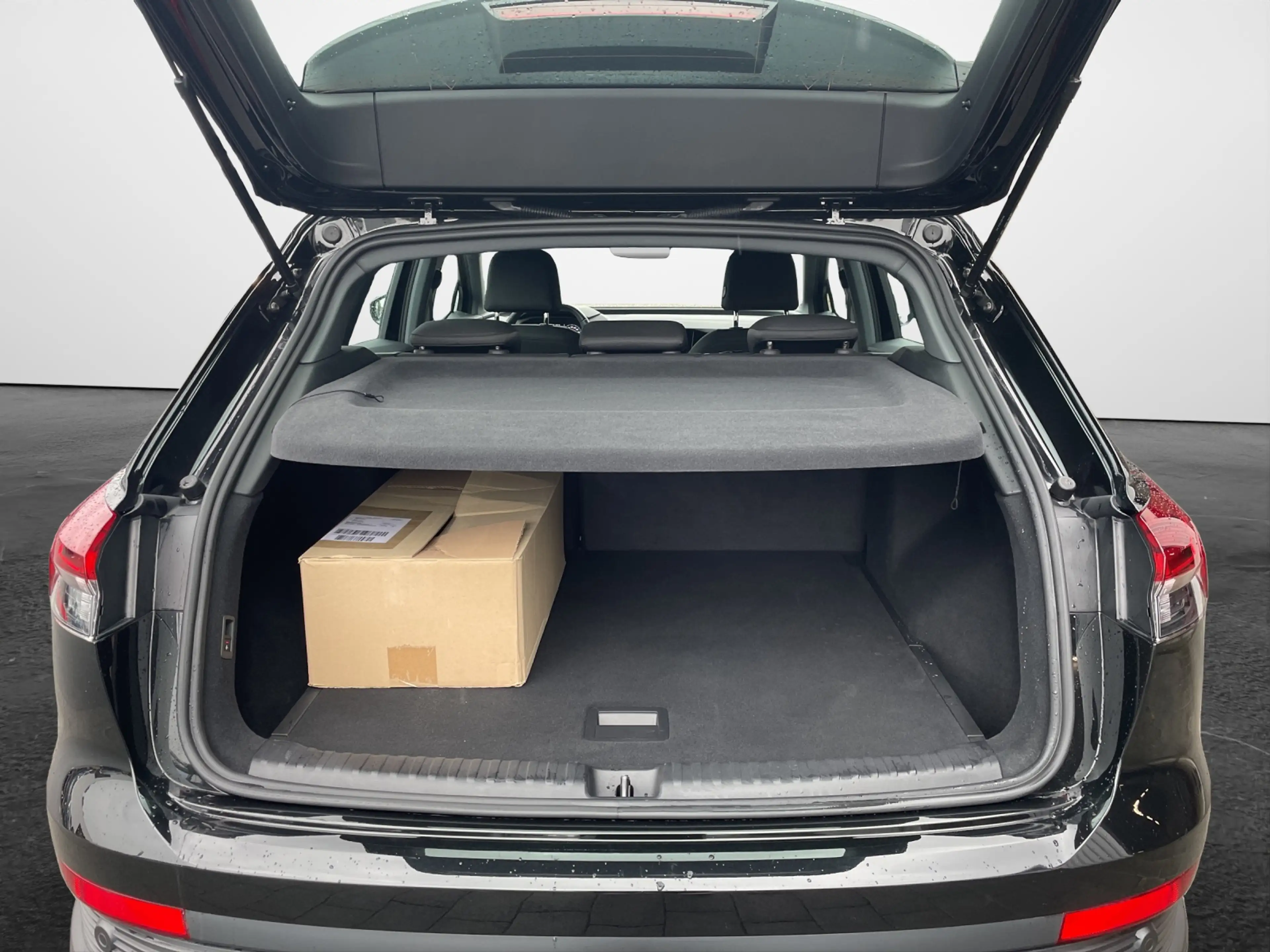 Audi e-tron — photo 12