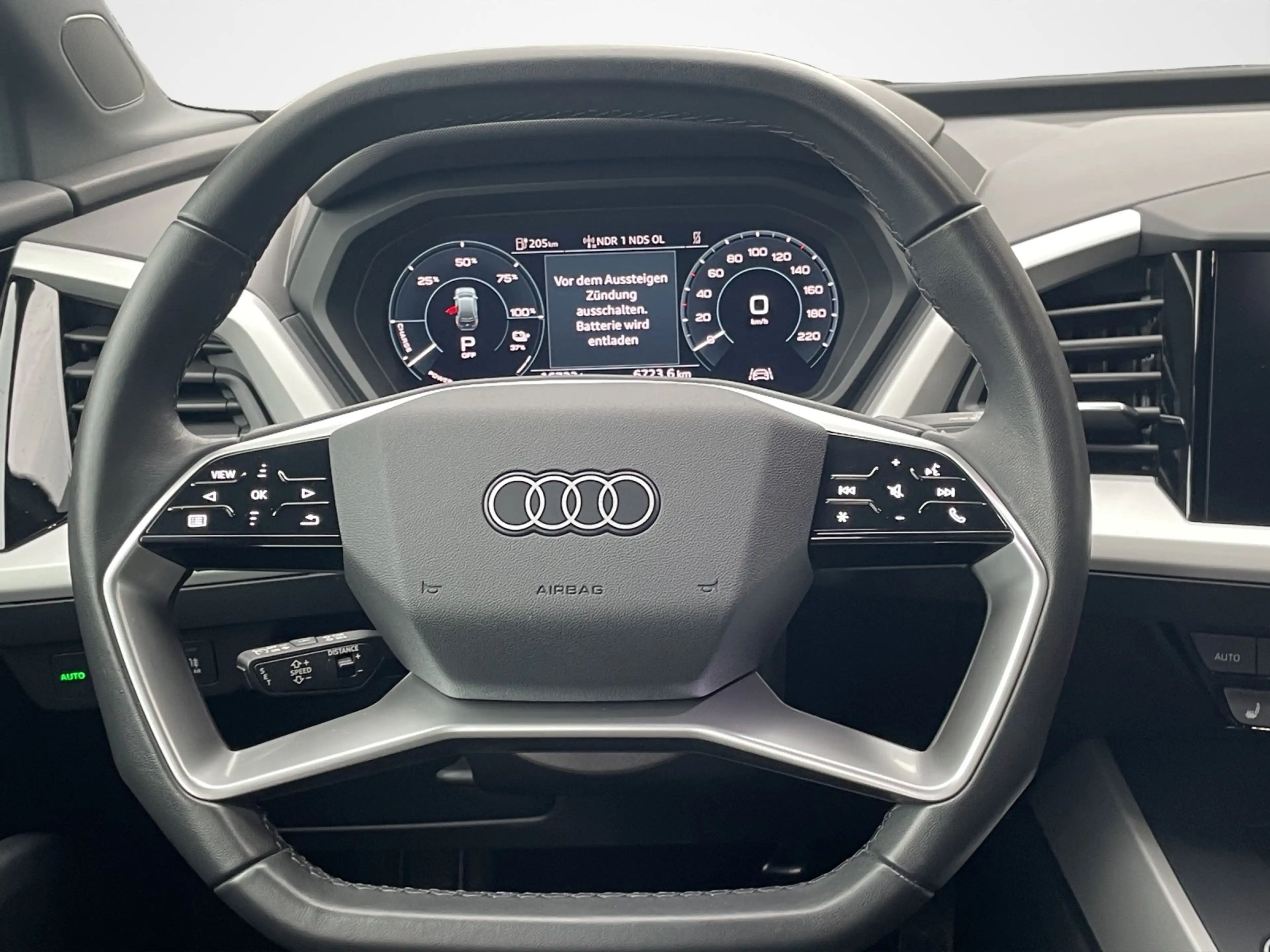 Audi e-tron — photo 9