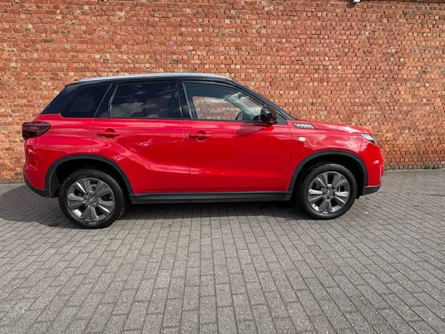 Suzuki Vitara Vitara 1.5 Dualjet Hybrid Allgrip AGS Comfort+ Rood - 2