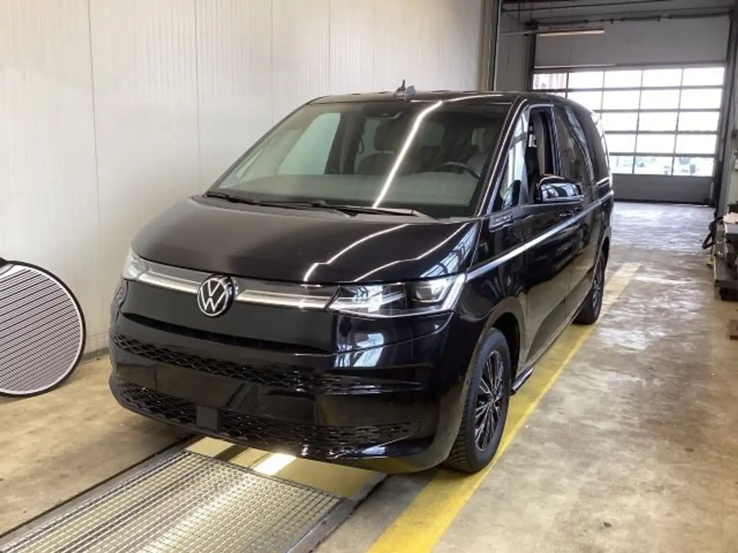 Volkswagen T7 Multivan T1.4 Multivan TSI eHybrid Style lang DS Schwarz - 2